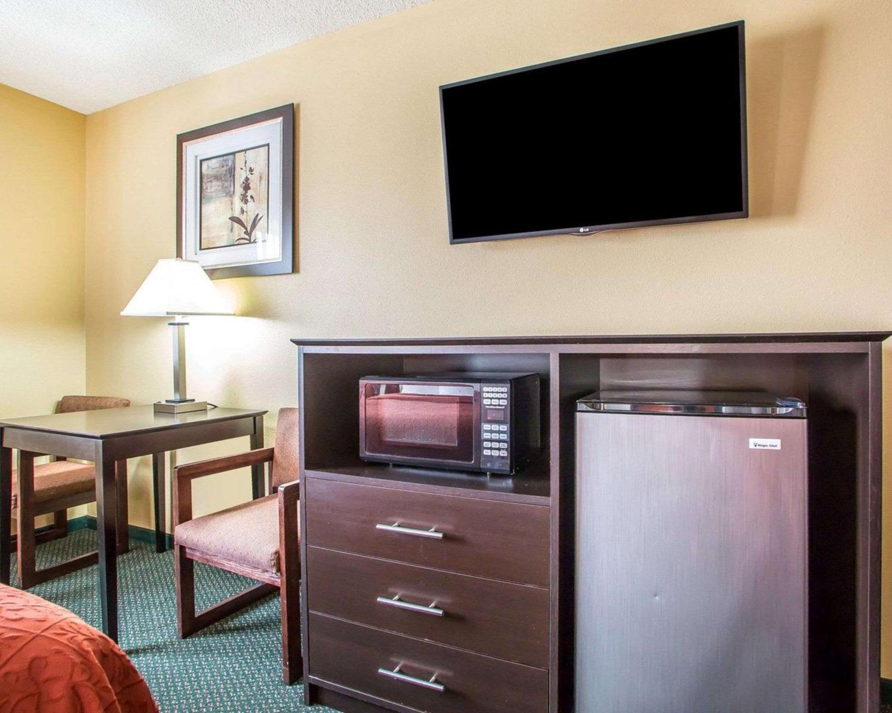 Quality Inn Morton at I-74 - Property Image 25