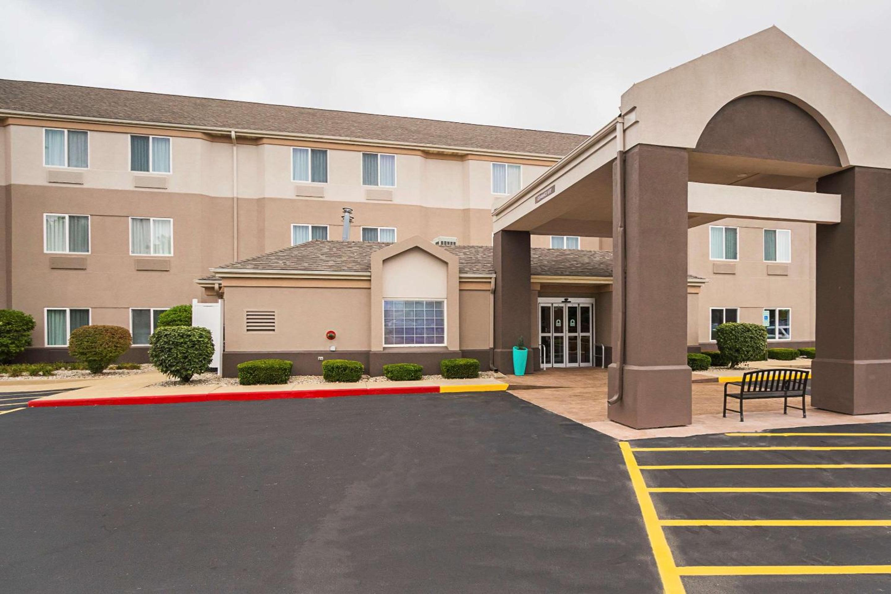 Danville Vacations - Sleep Inn  Suites - Property Image 3