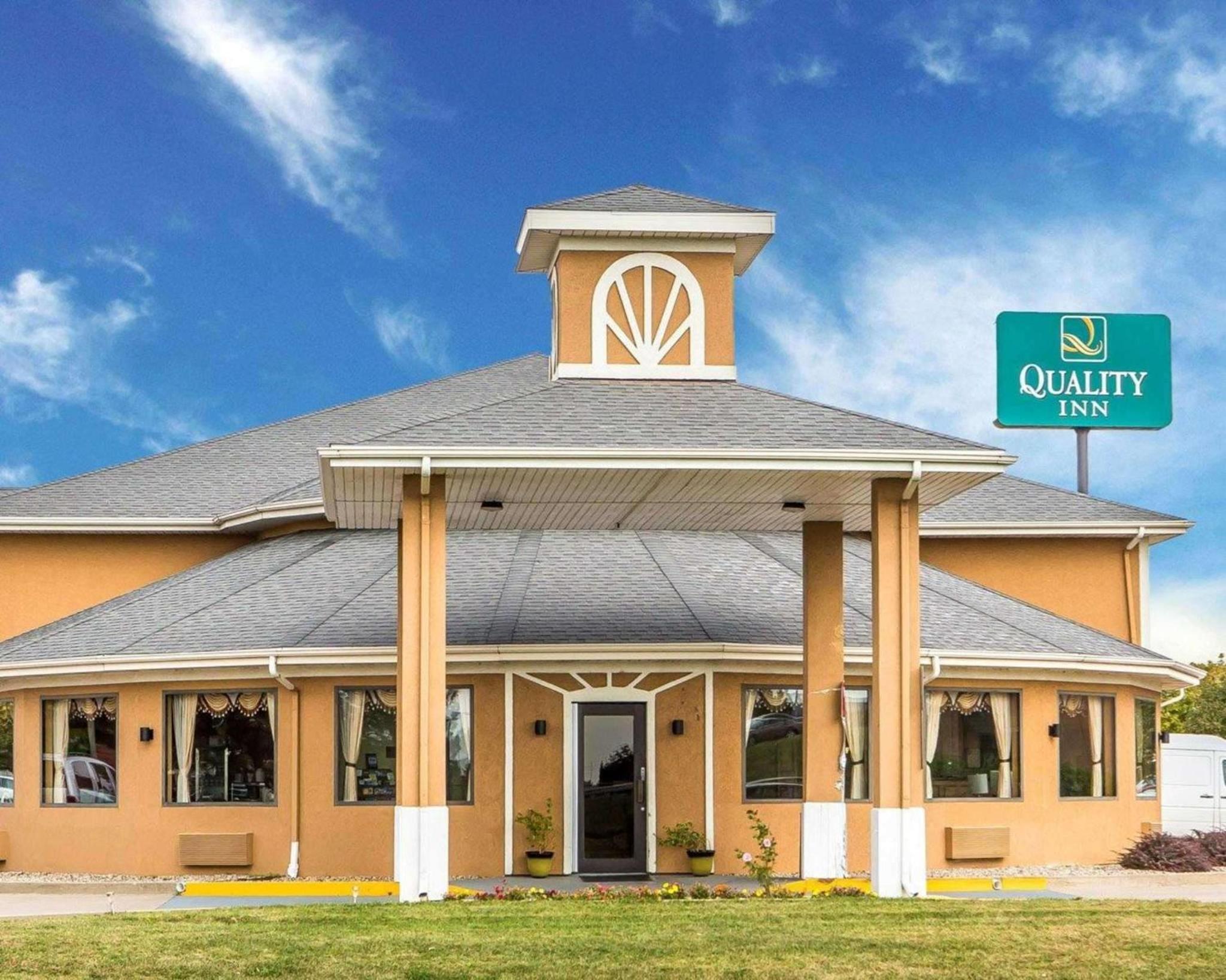 Quality Inn Morton at I-74 - Property Image 4