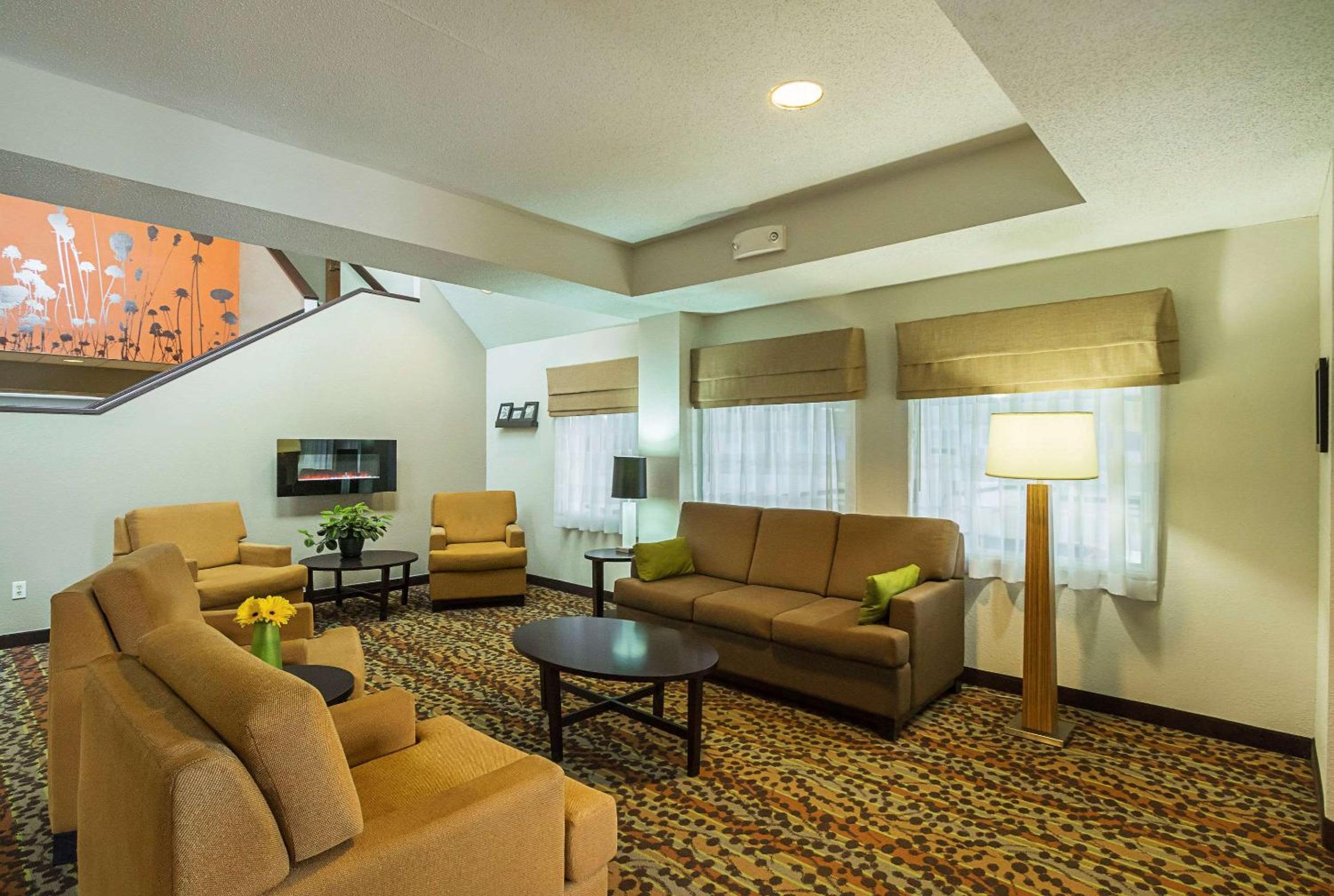 Danville Vacations - Sleep Inn  Suites - Property Image 5
