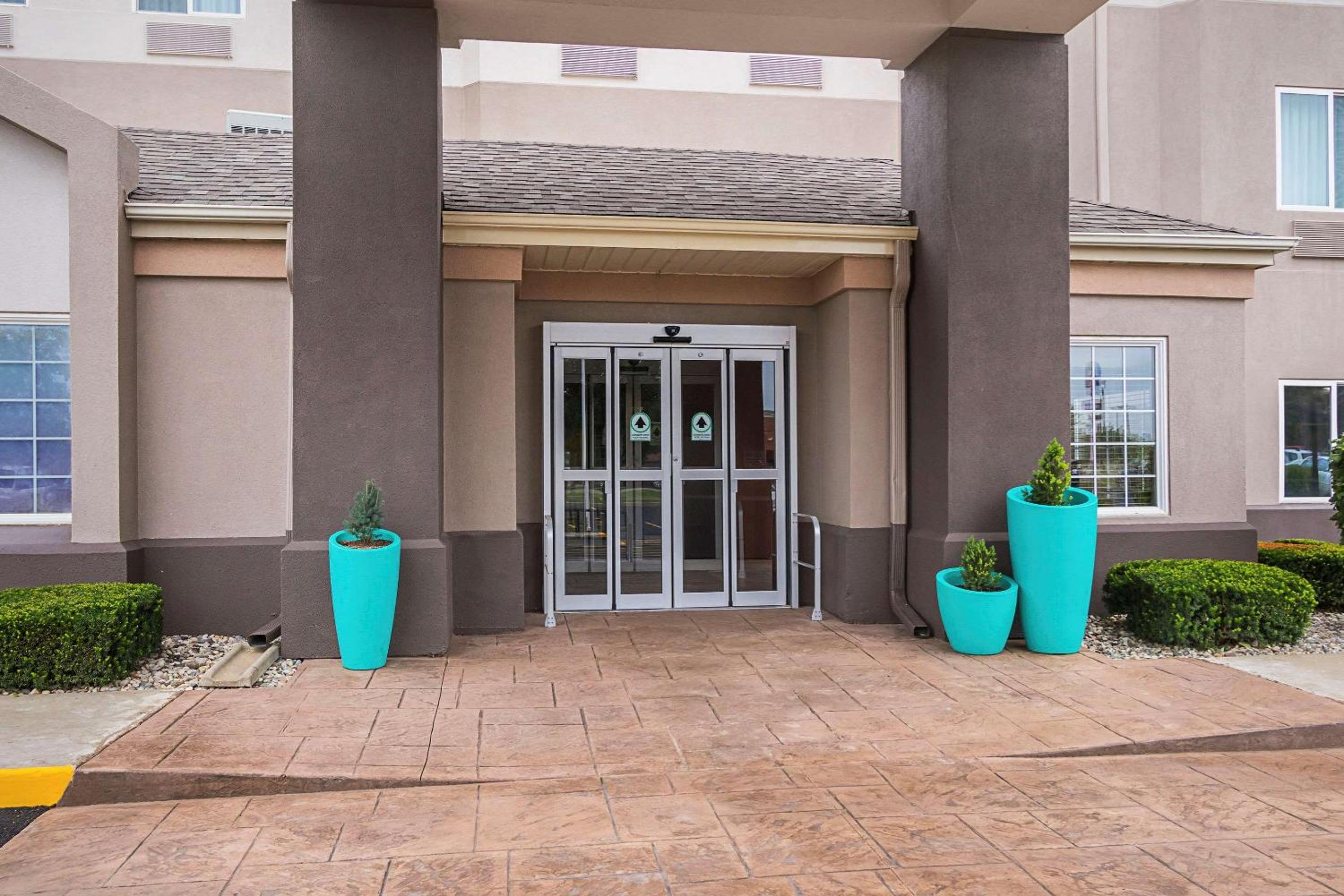 Danville Vacations - Sleep Inn  Suites - Property Image 2