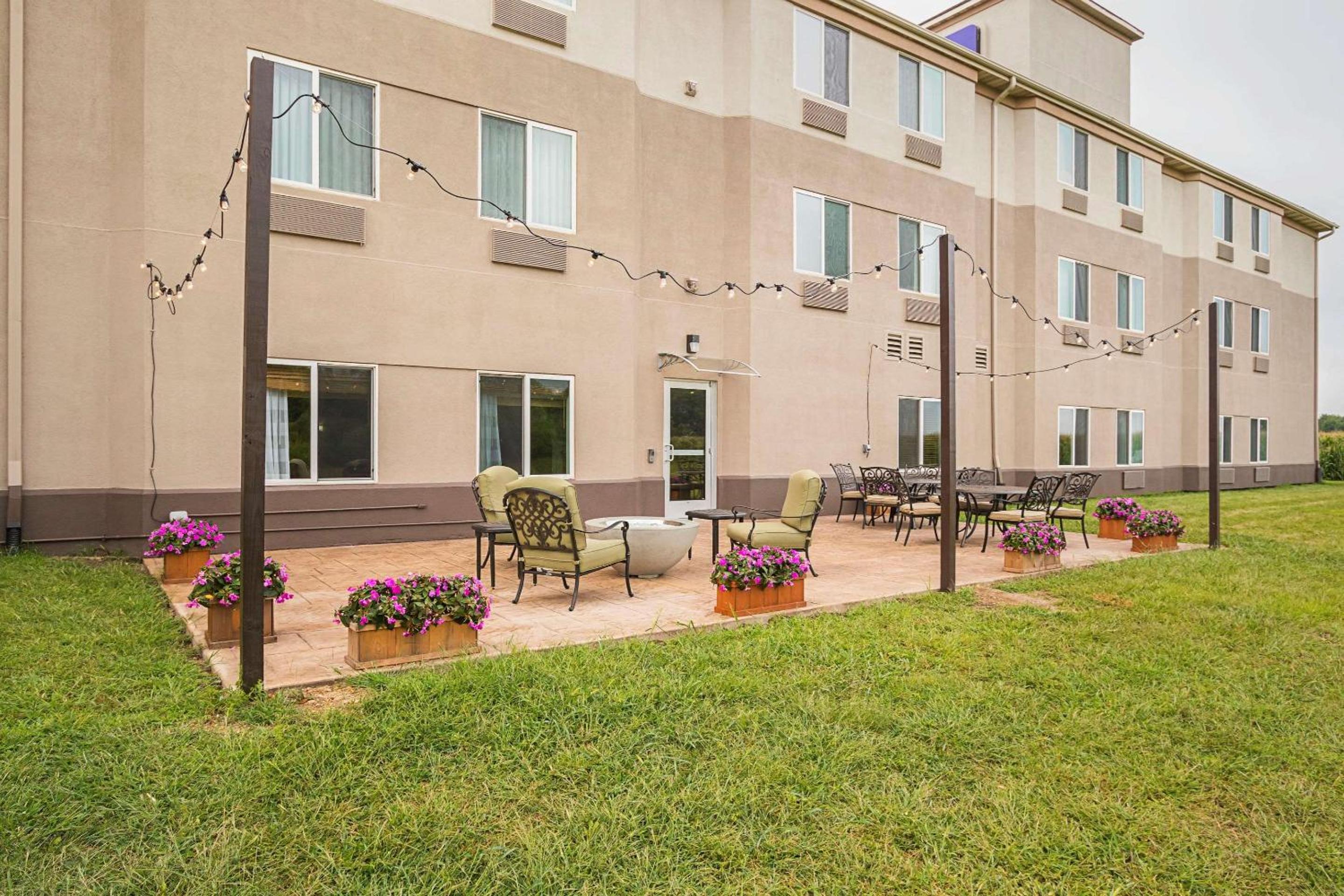 Danville Vacations - Sleep Inn  Suites - Property Image 11