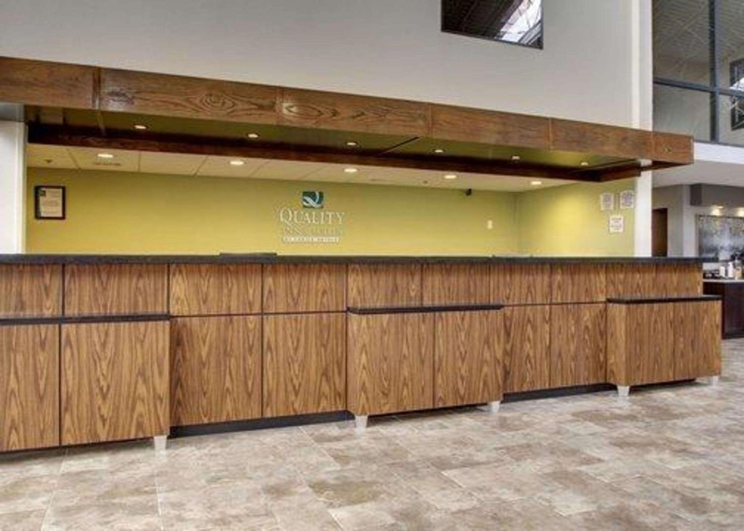 Quincy Vacations - The Atrium Hotel on Third - Property Image 9