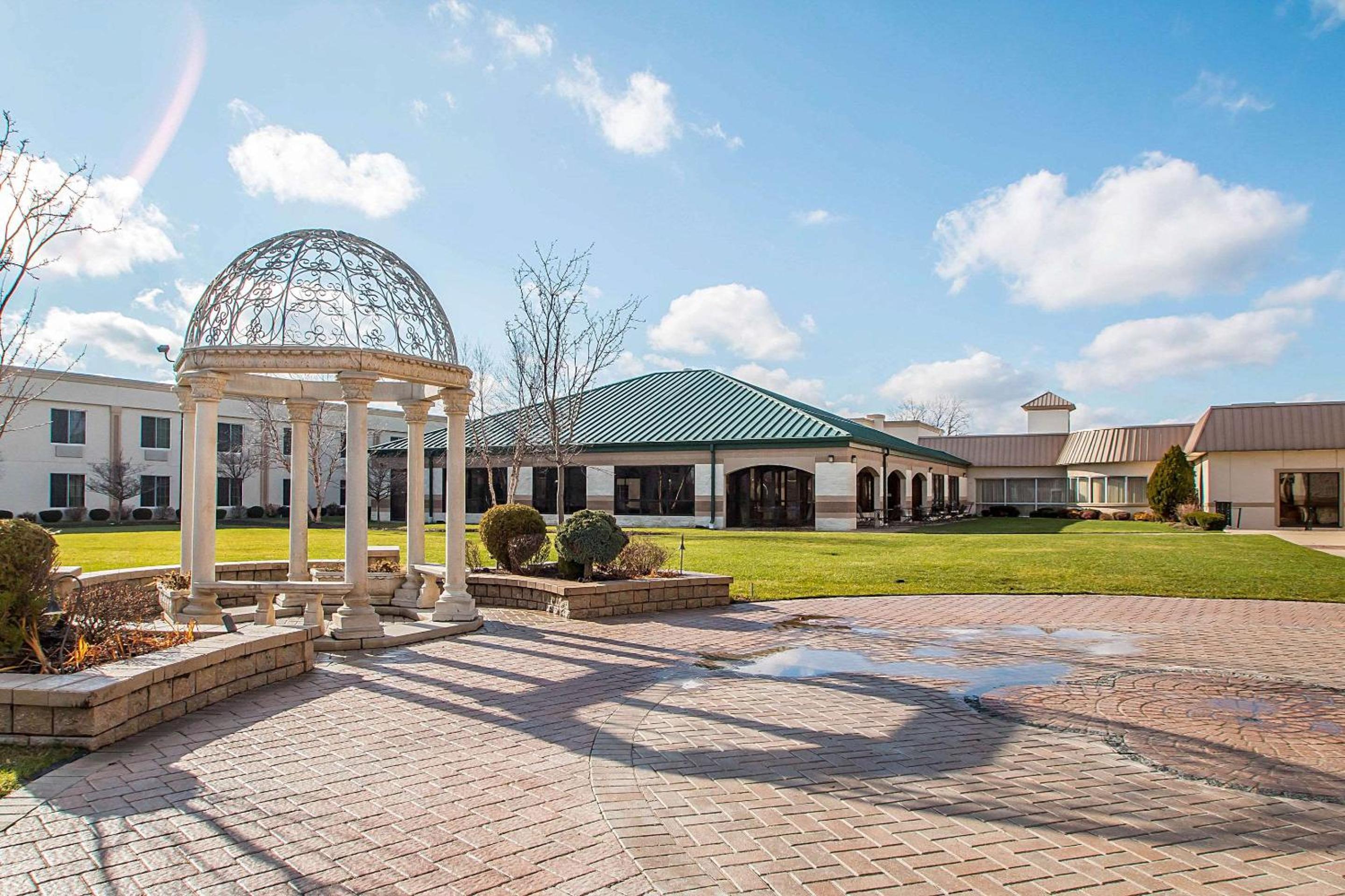 Clarion Inn Elmhurst - Oak Brook near I-88, I-290, I-294, Photo 36