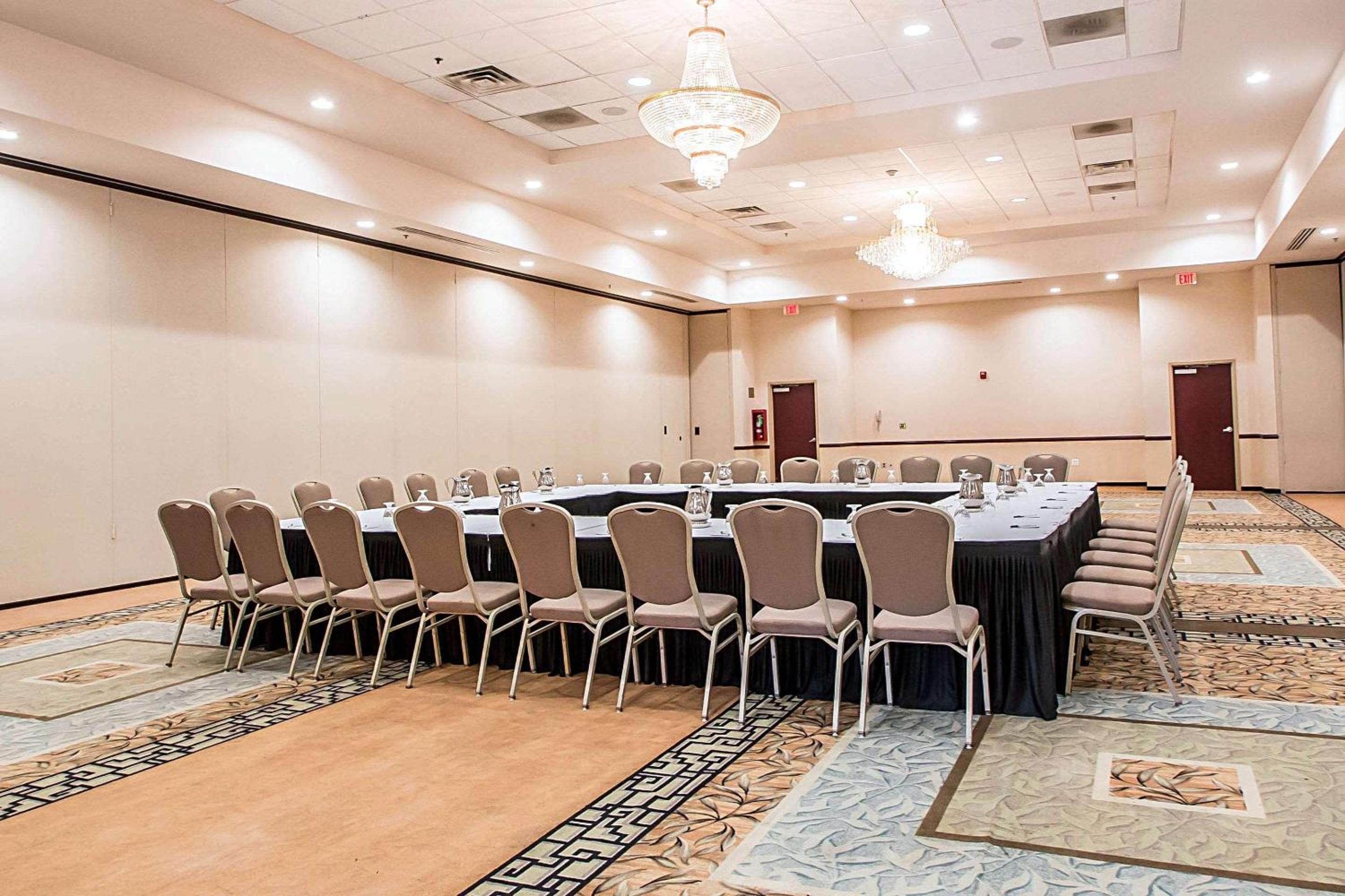 Clarion Inn Elmhurst - Oak Brook near I-88, I-290, I-294, Photo 13