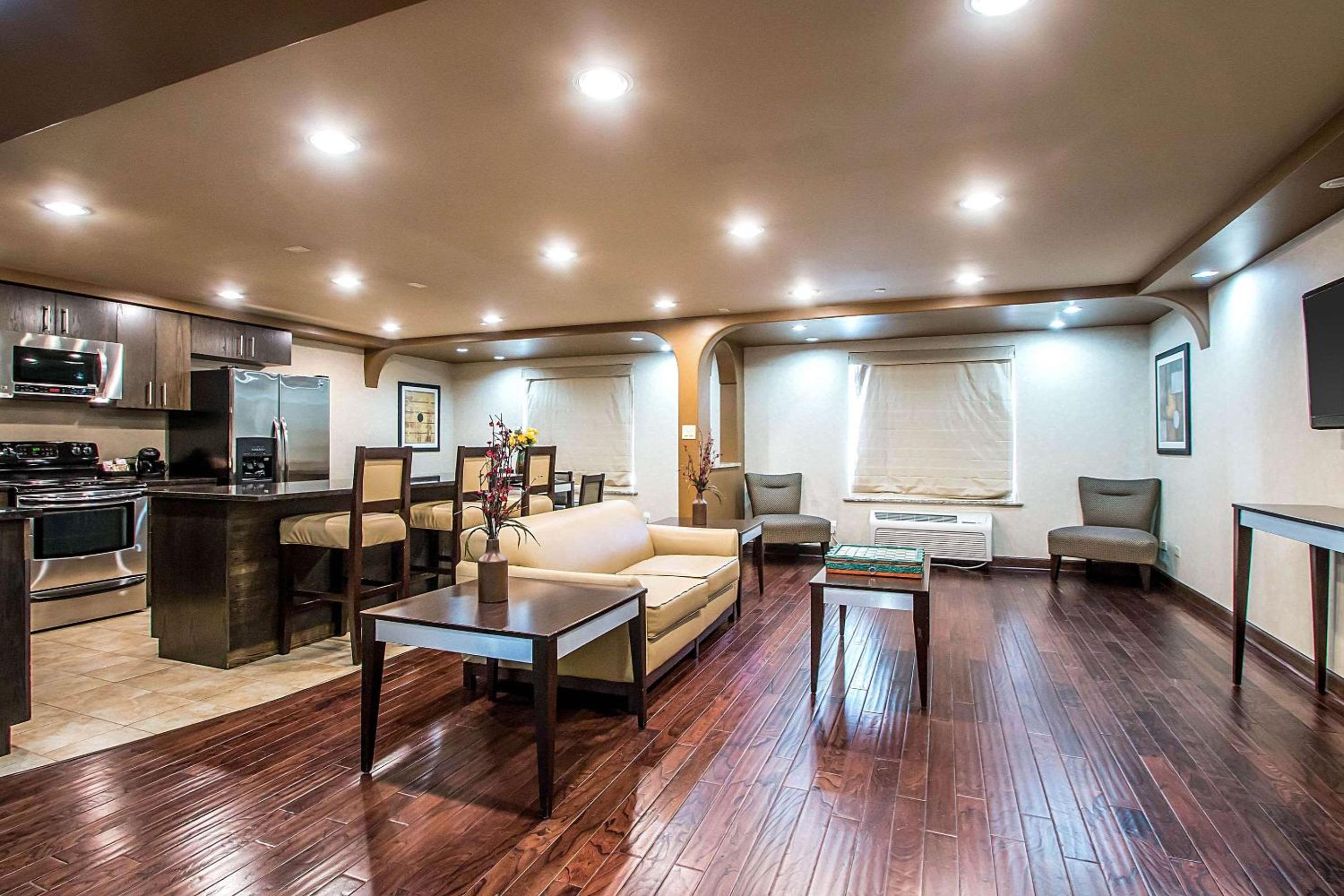 Clarion Inn Elmhurst - Oak Brook near I-88, I-290, I-294, Photo 20
