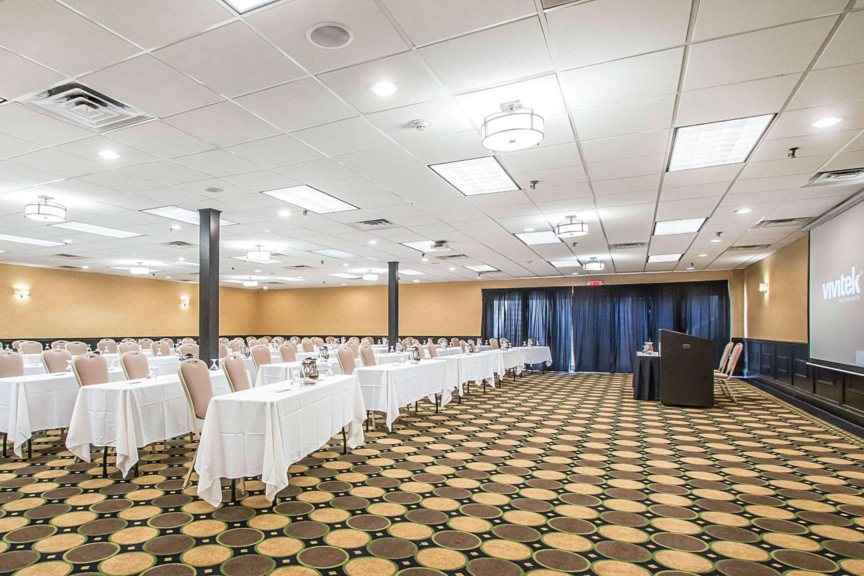 Clarion Inn Elmhurst - Oak Brook near I-88, I-290, I-294, Photo 38