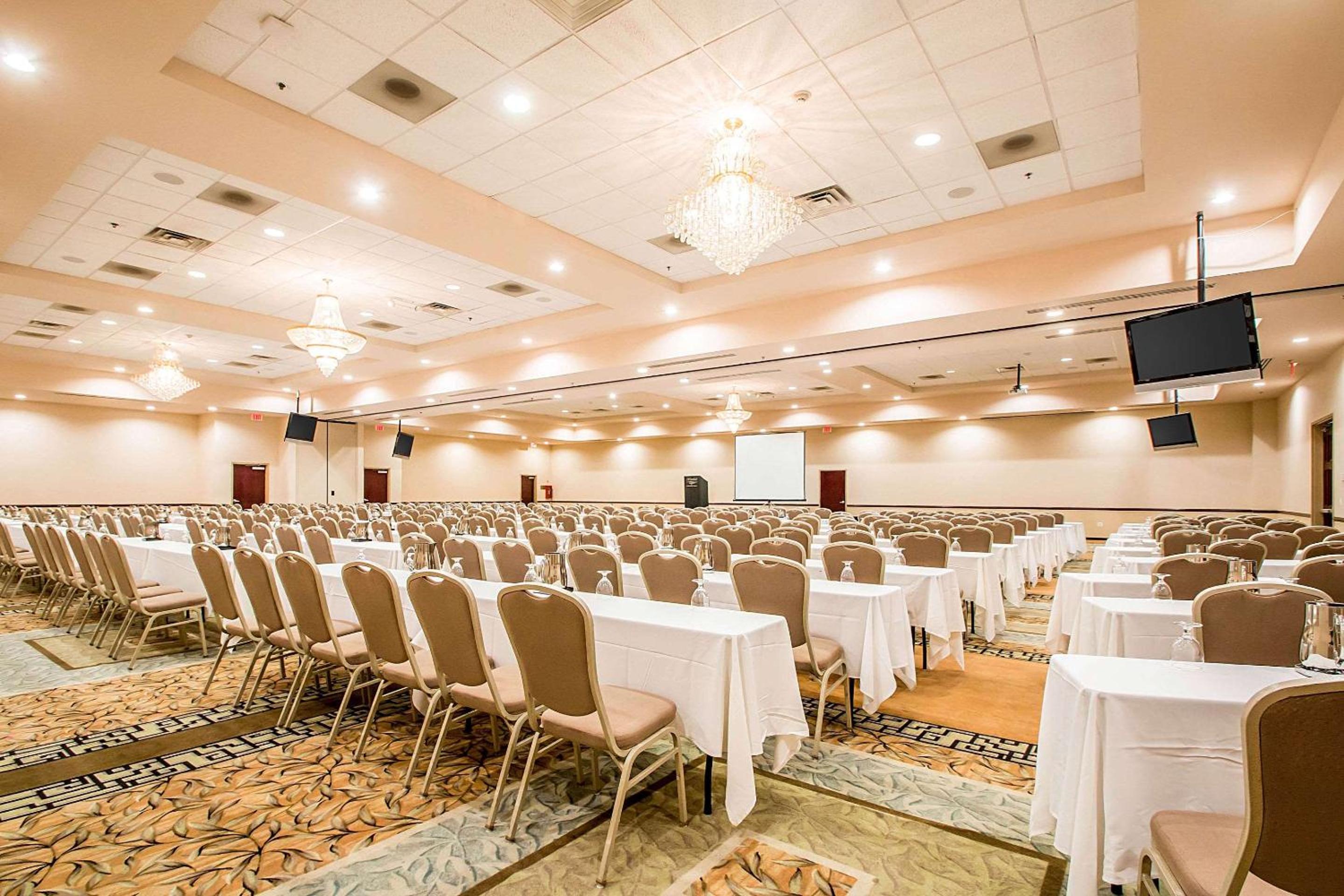 Clarion Inn Elmhurst - Oak Brook near I-88, I-290, I-294