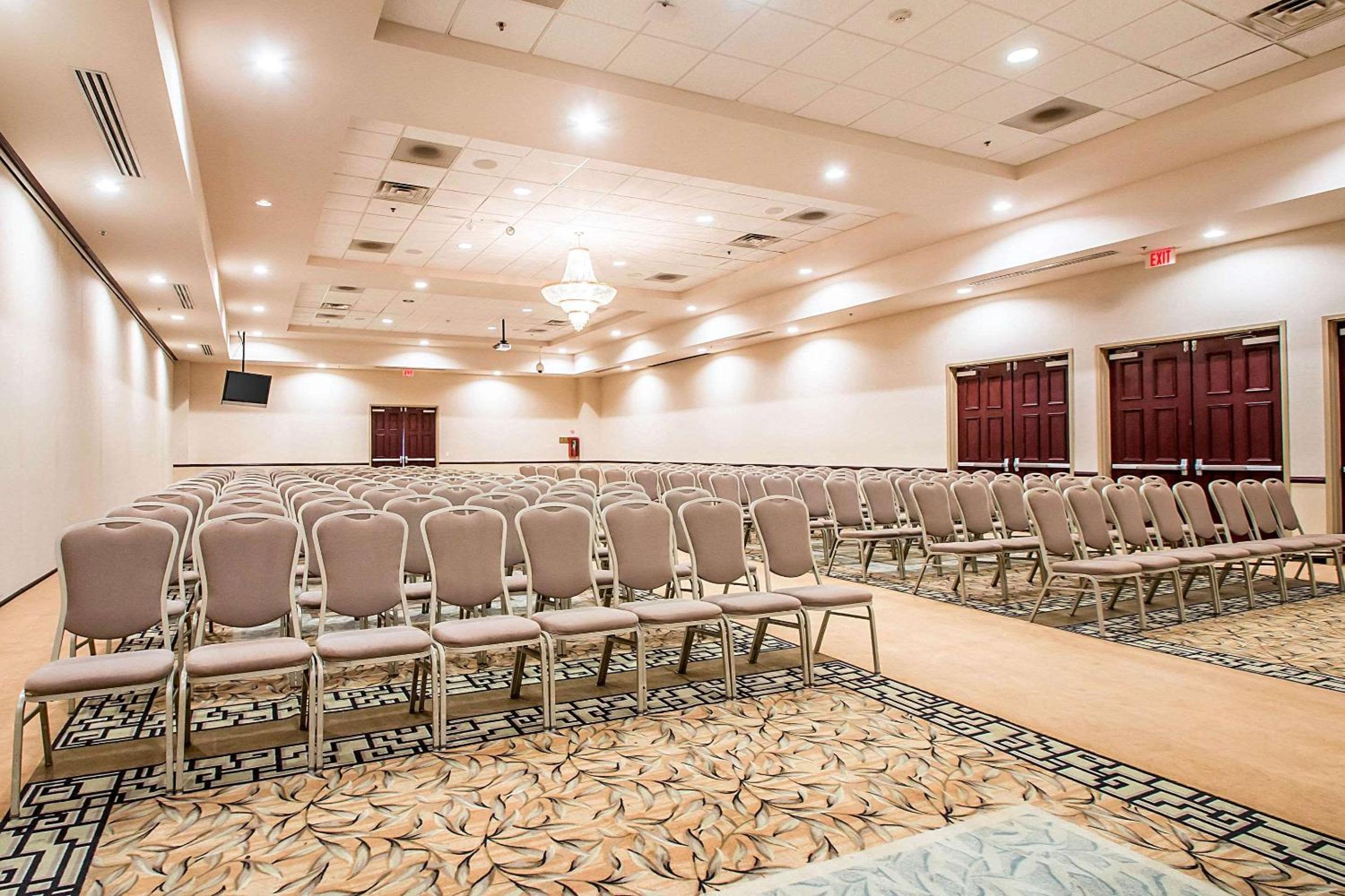 Clarion Inn Elmhurst - Oak Brook near I-88, I-290, I-294, Photo 47