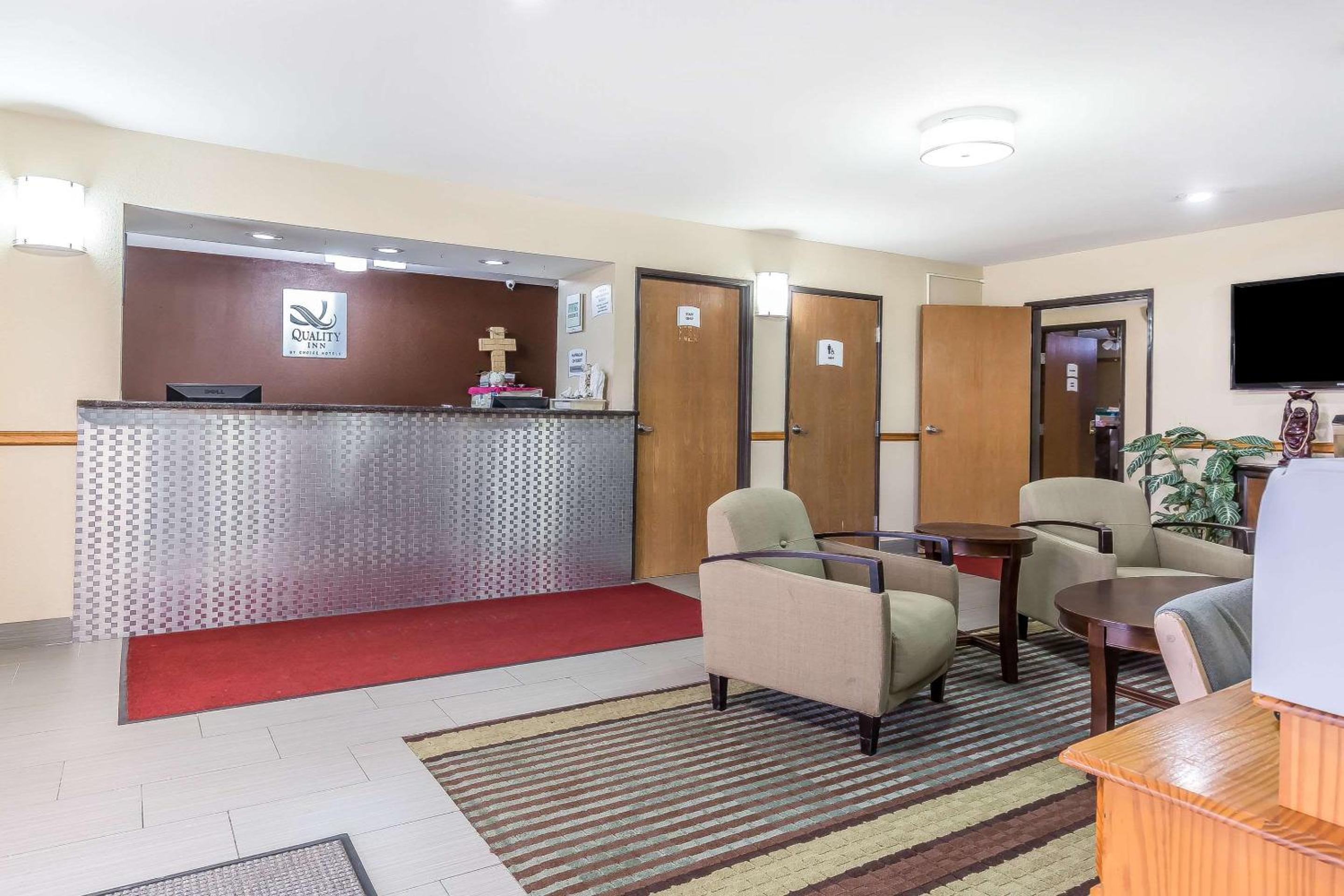 Mount Vernon Vacations - Quality Inn Mount Vernon, IL - Property Image 1