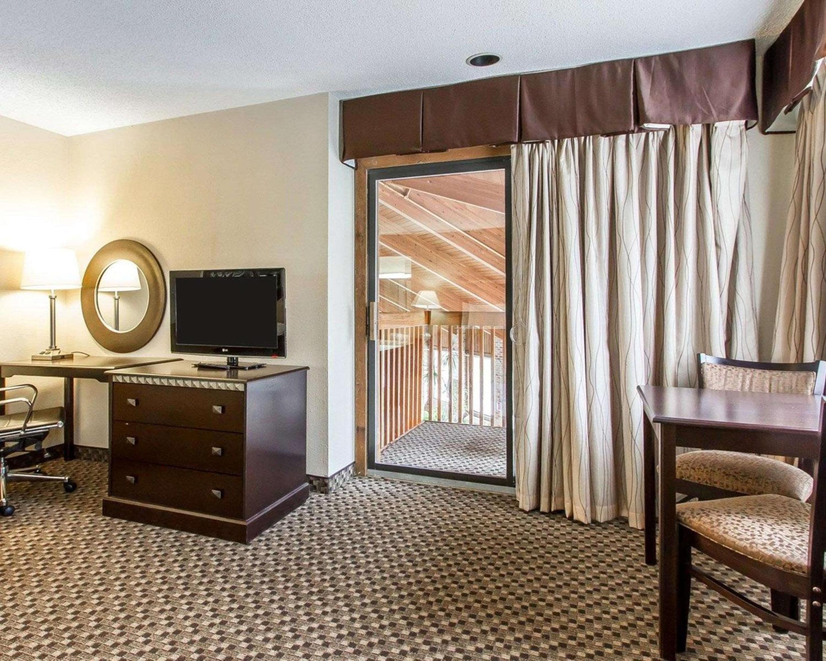 Quality Inn Macomb near University Area view 4