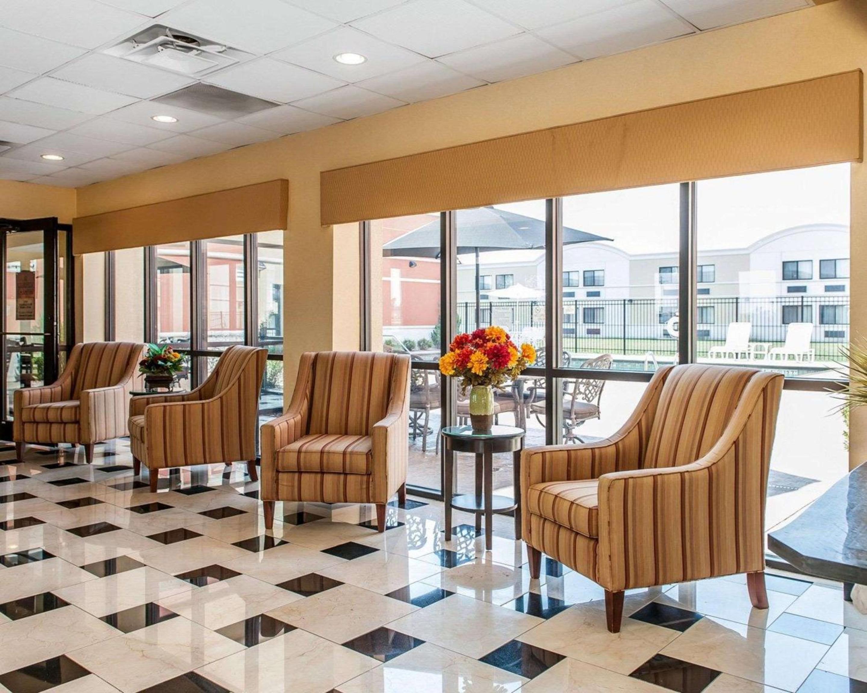 Quality Inn & Suites Mattoon South view 3