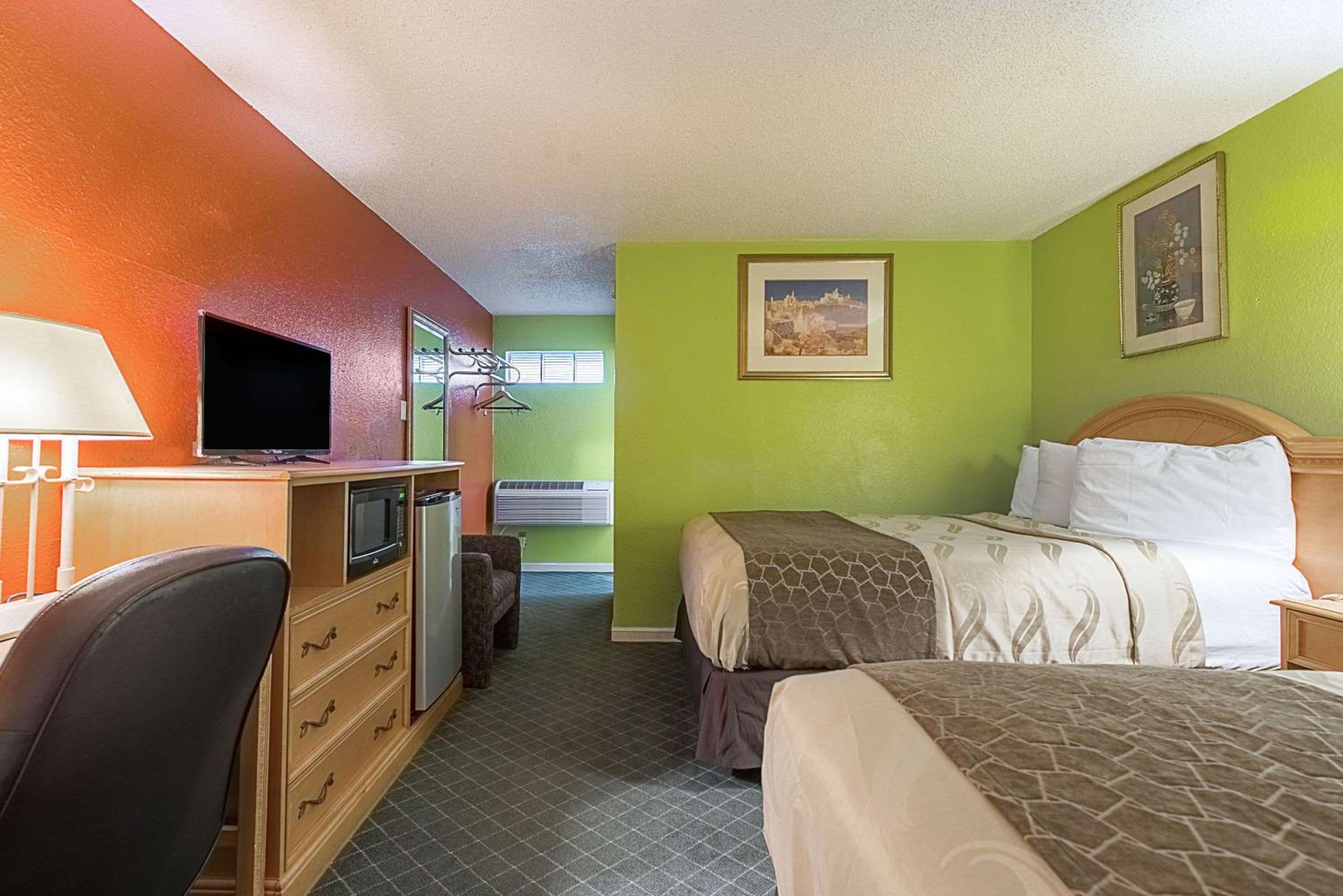 Highway Inn - Property Image 2