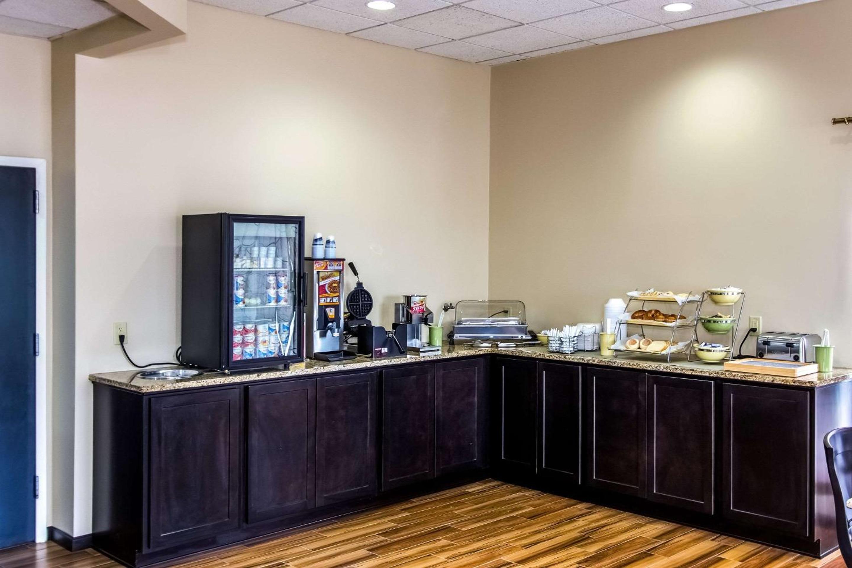 Quality Inn & Suites Moline Airport view 4