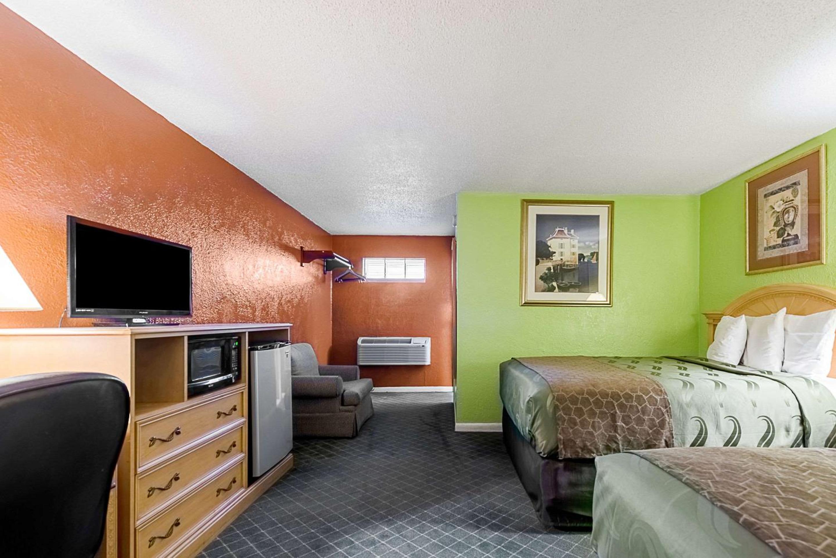 Highway Inn - Property Image 8