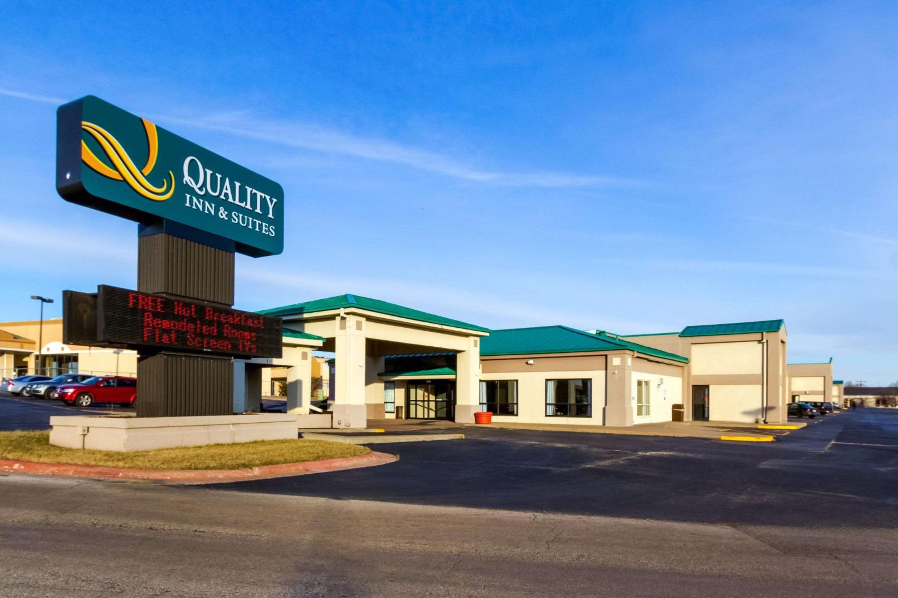 Hotel Quality Inn & Suites Moline - Quad Cities - Image 1