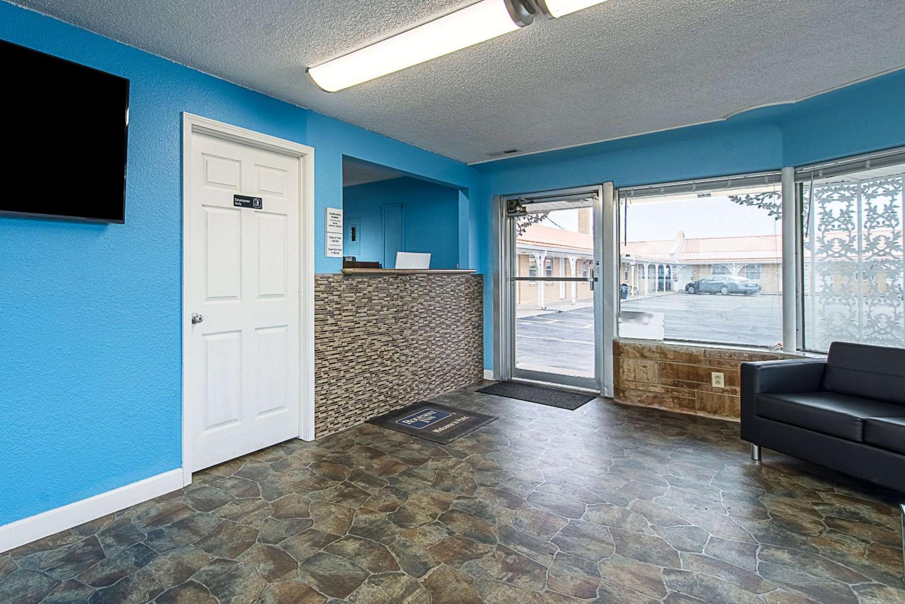 Highway Inn - Property Image 12