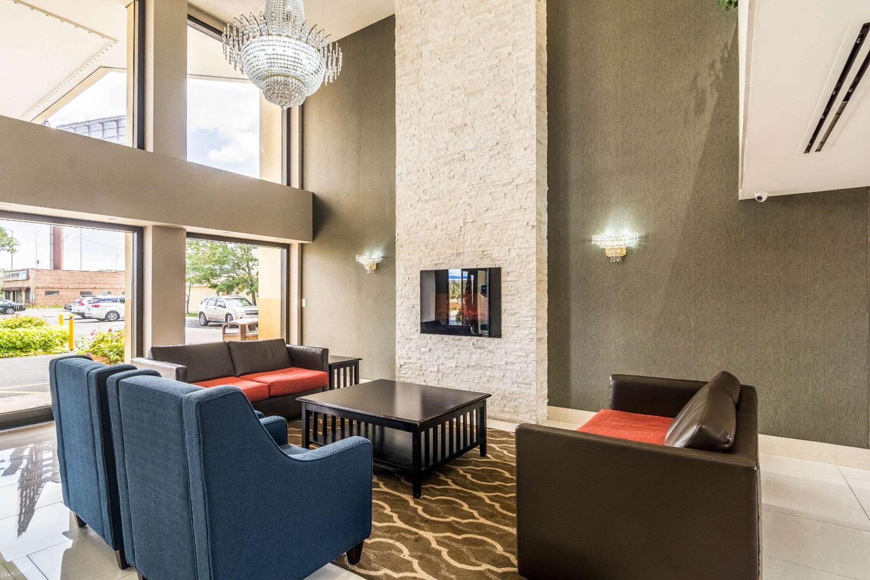 Spark by Hilton Des Plaines Chicago O'Hare view 5