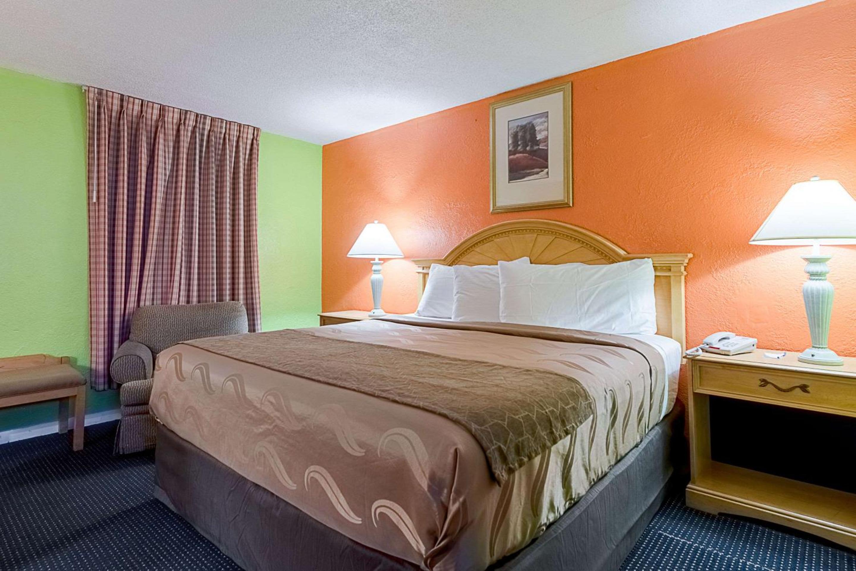 Highway Inn - Property Image 1