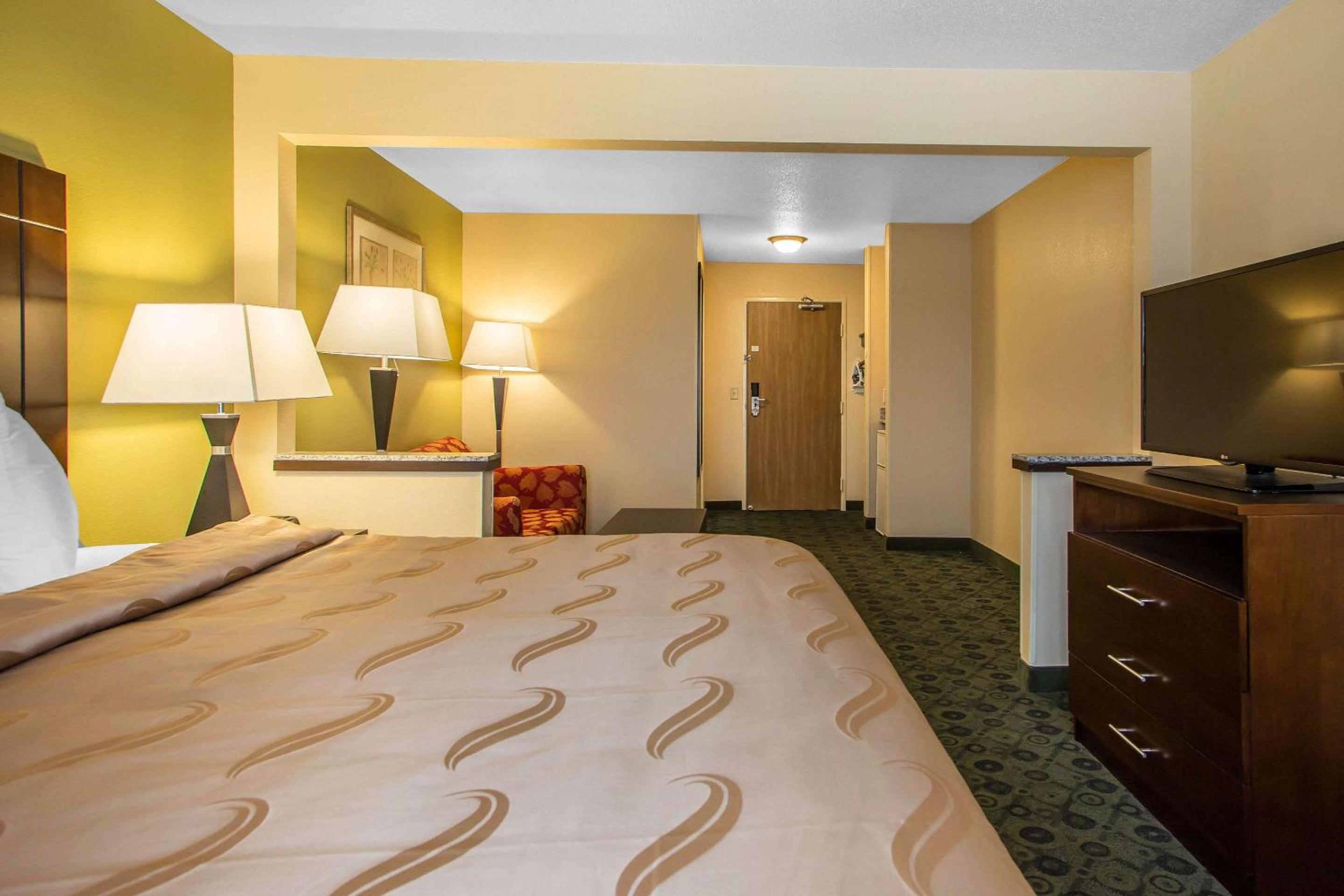 Bloomington Vacations - Quality Inn  Suites Bloomington I-55 and I-74 - Property Image 8