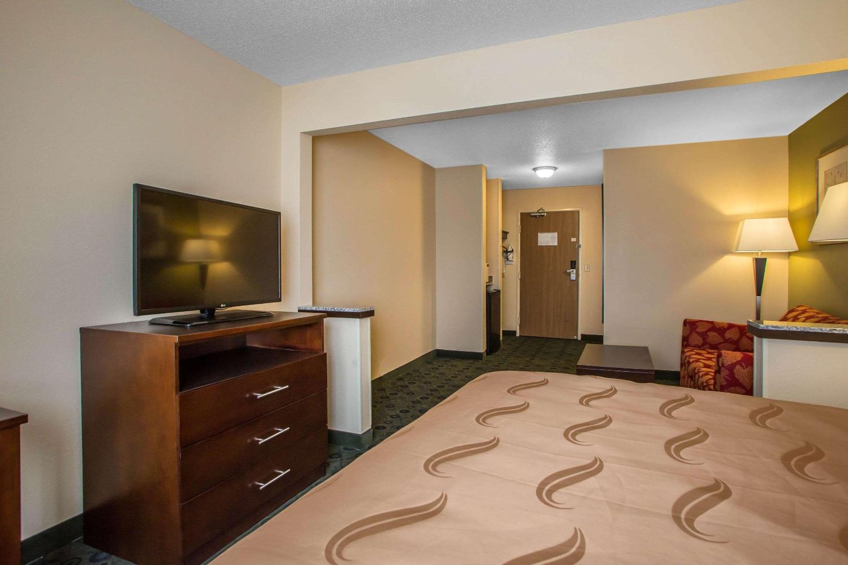 Bloomington Vacations - Quality Inn  Suites Bloomington I-55 and I-74 - Property Image 9