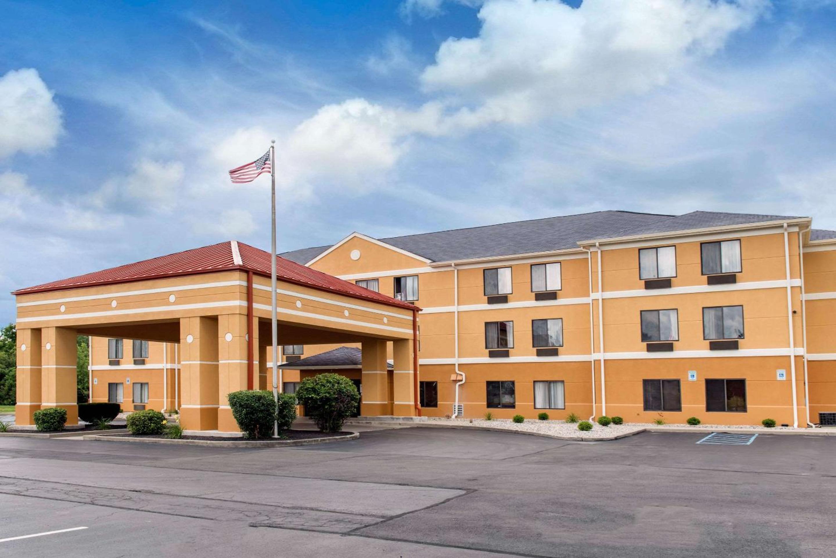 Muncie Vacations - Quality Inn  Suites Anderson I-69 - Property Image 1
