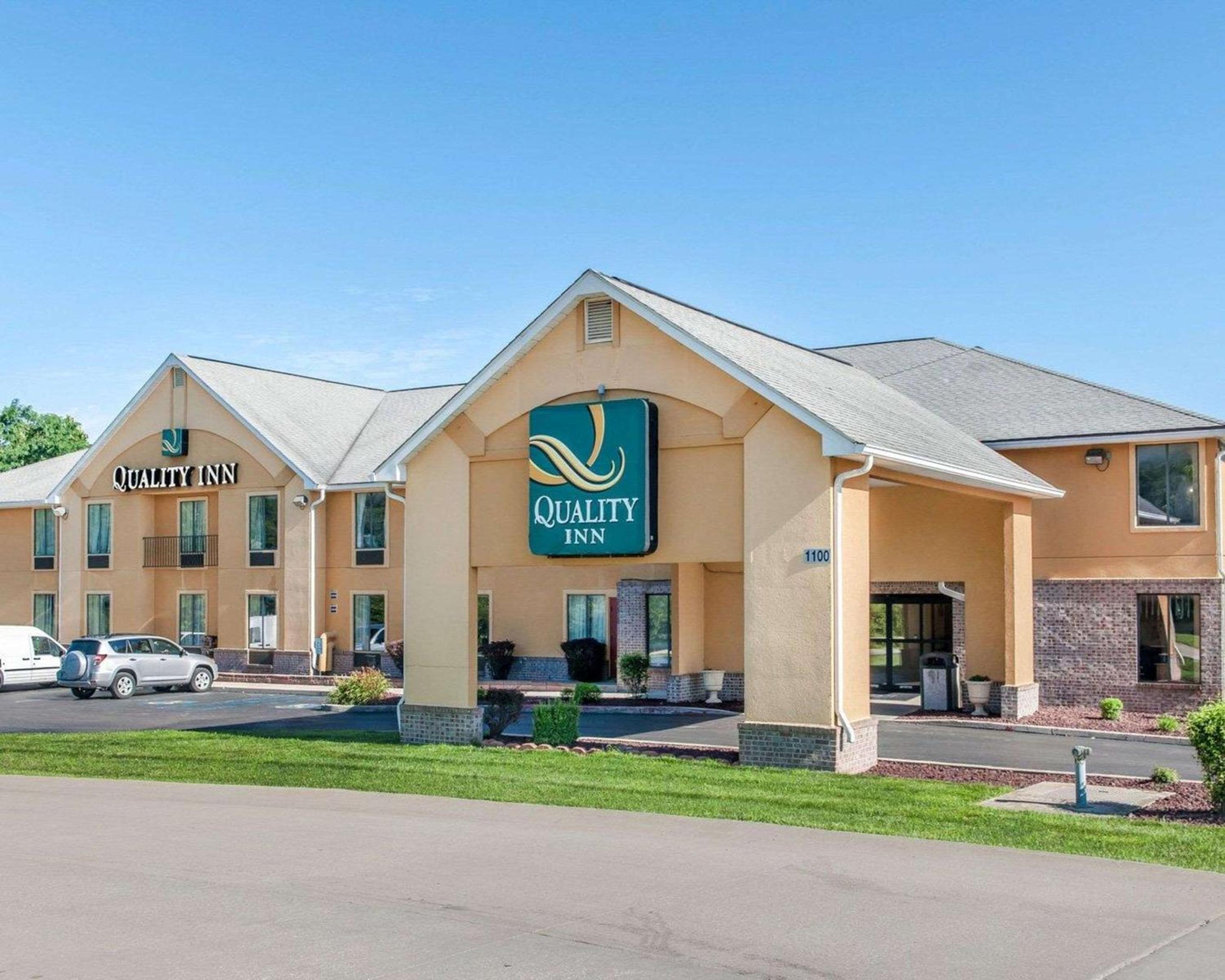 Bloomington Vacations - Quality Inn Bloomington Near University - Property Image 1