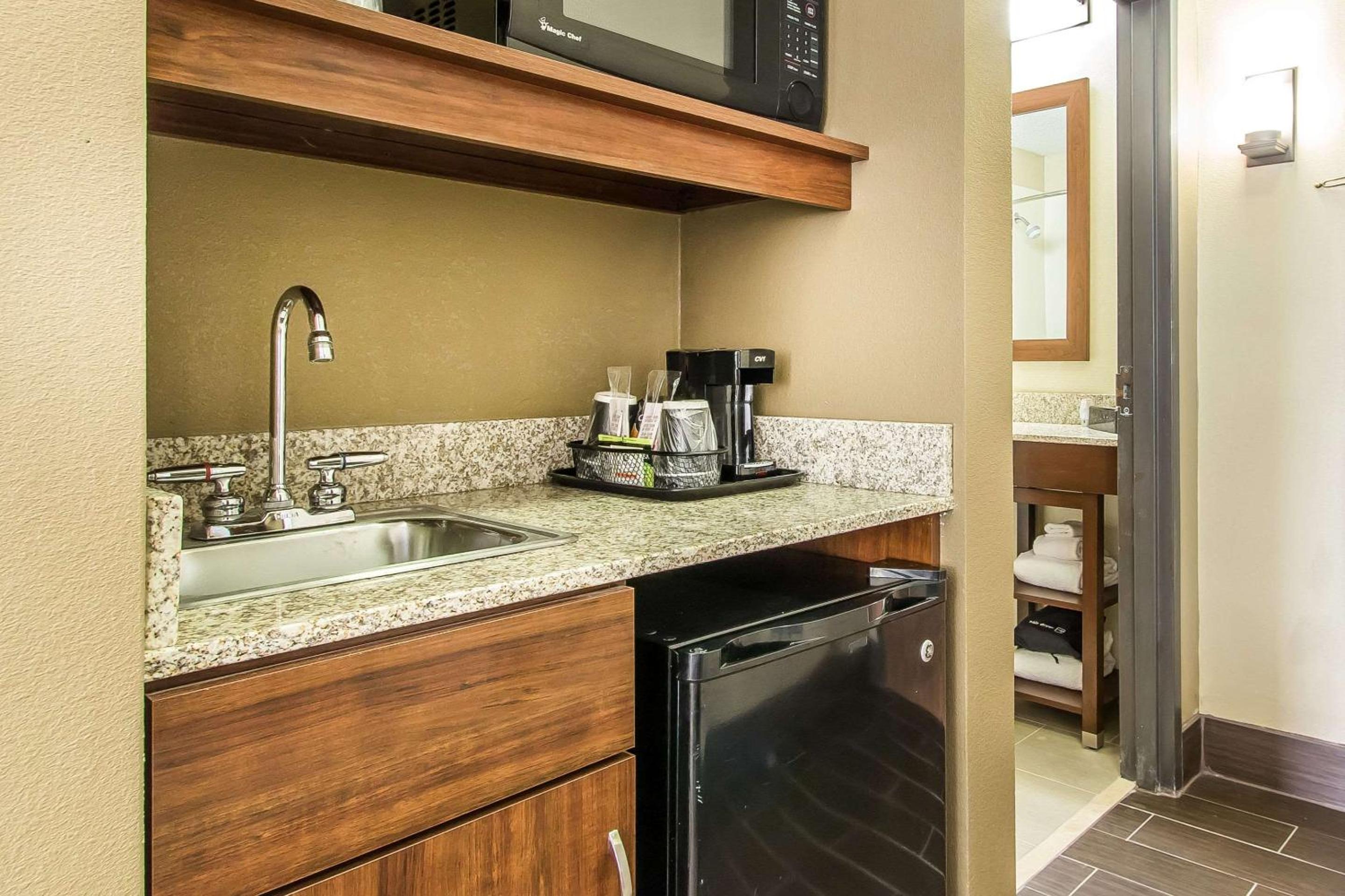 Effingham Vacations - Comfort Suites Effingham - Property Image 9