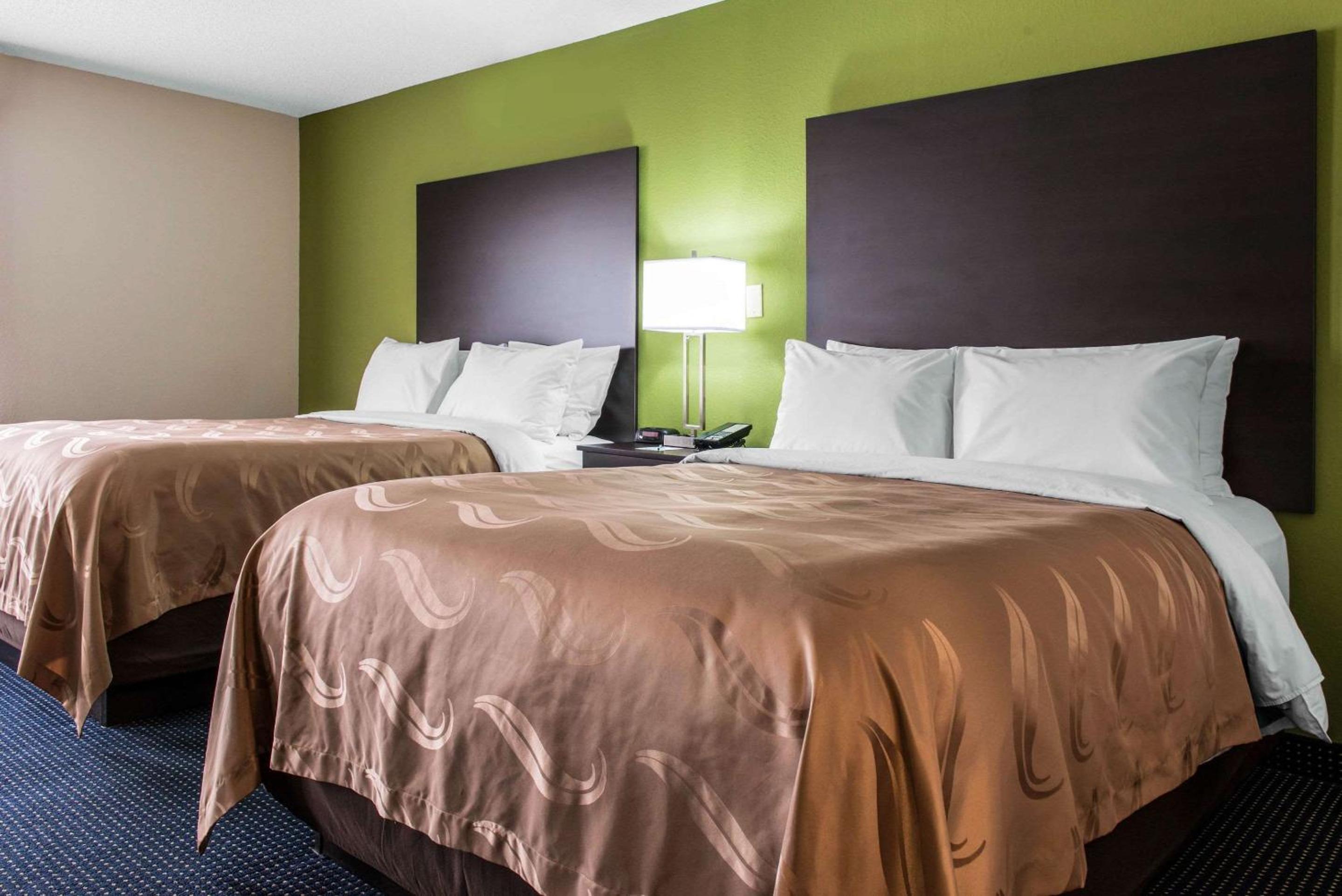 Anderson Vacations - Quality Inn  Suites Anderson I-69 - Property Image 2