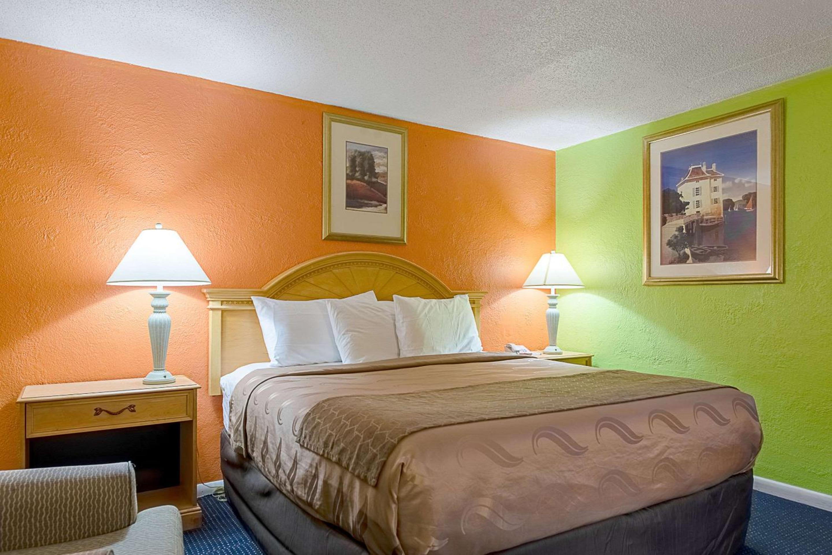 Terre Haute Vacations - Highway Inn - Property Image 2