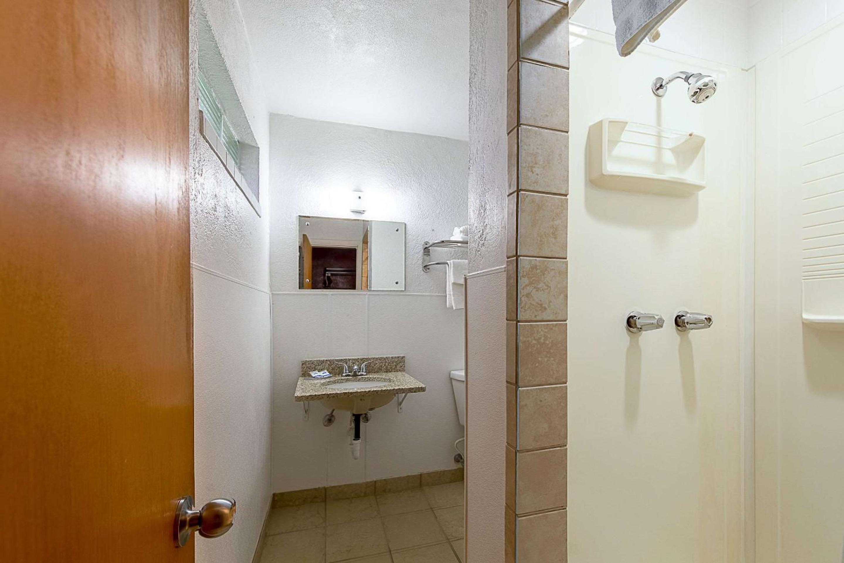 Highway Inn - Property Image 13
