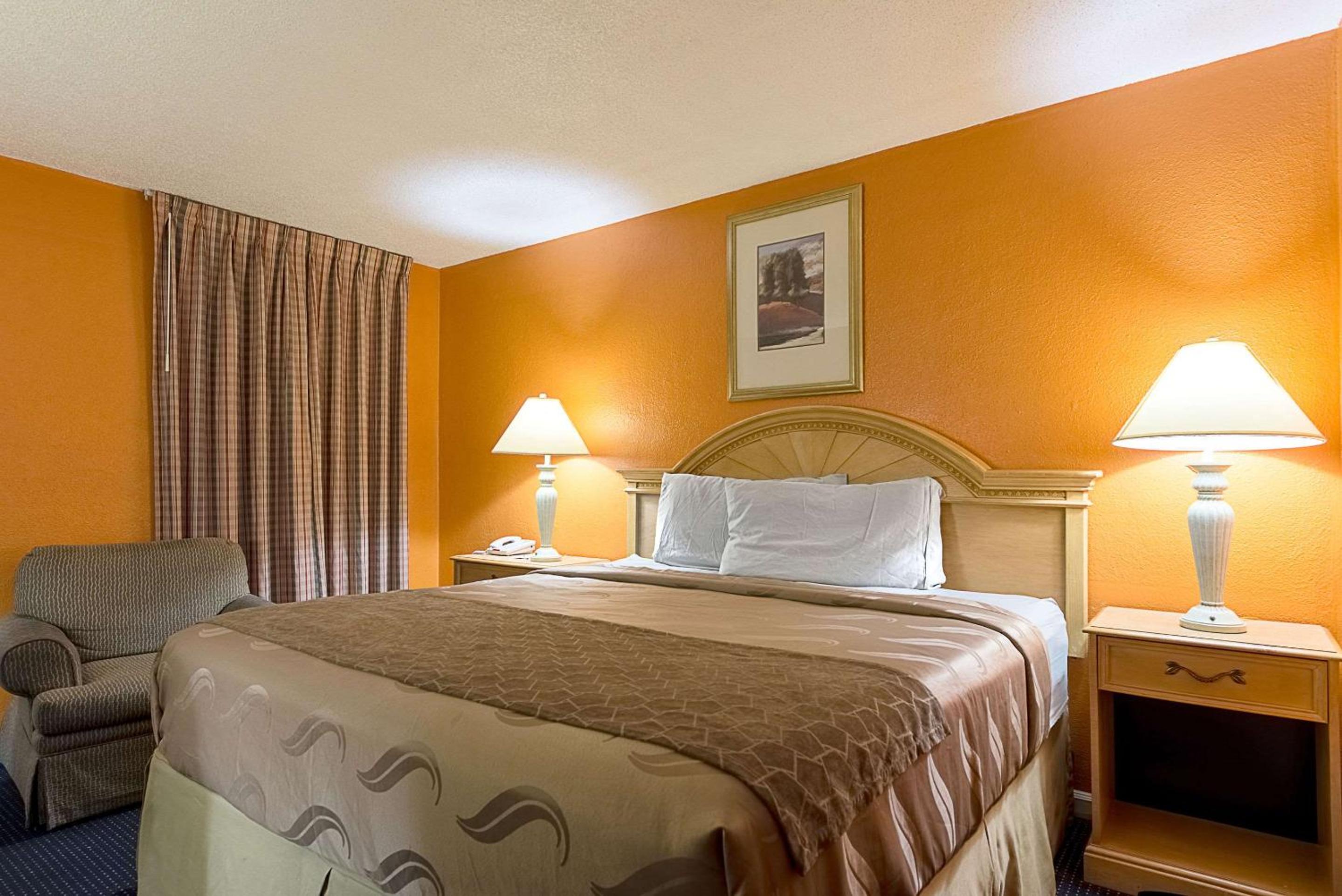 Terre Haute Vacations - Highway Inn - Property Image 5