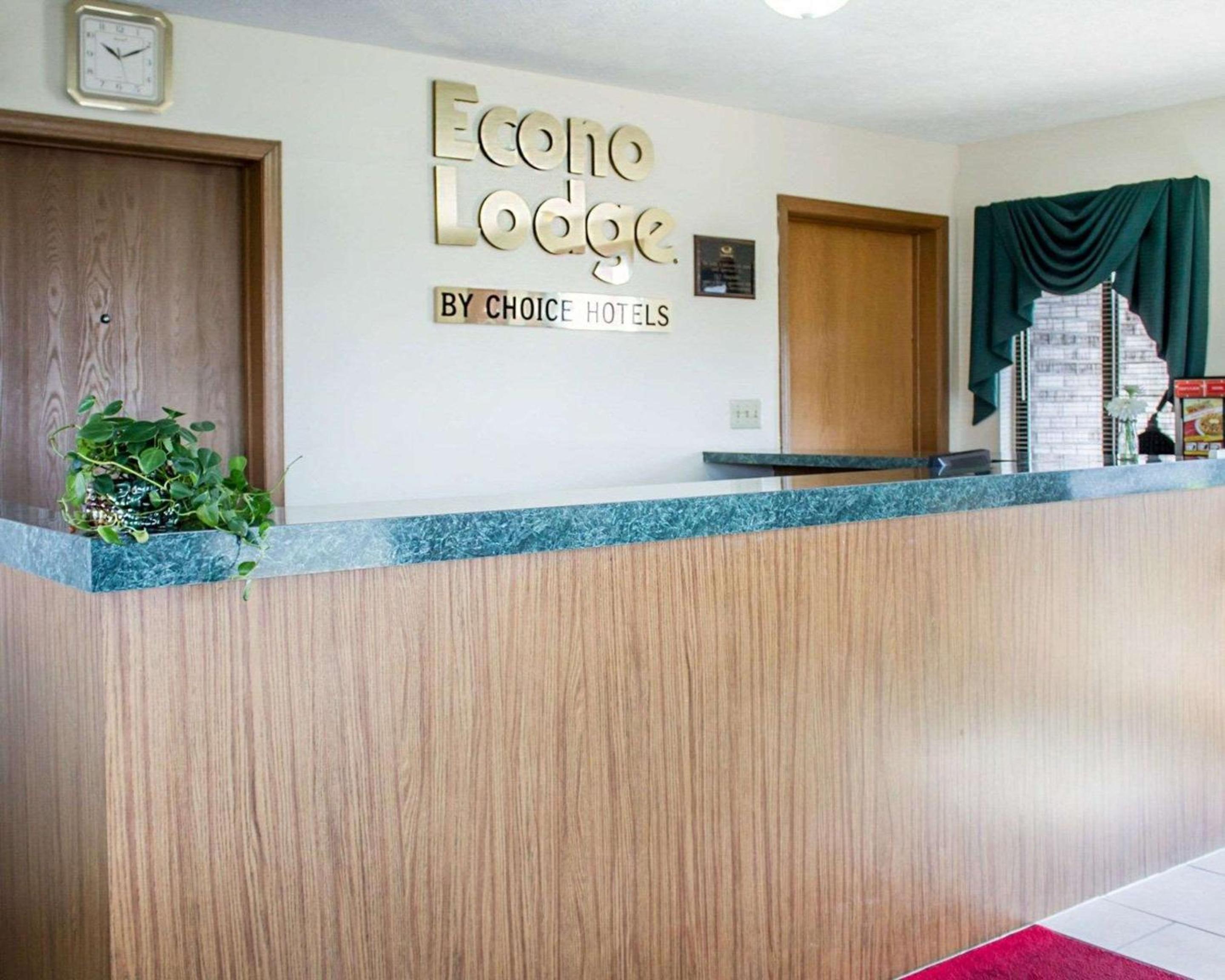 Econo Lodge Elkhart North view 5