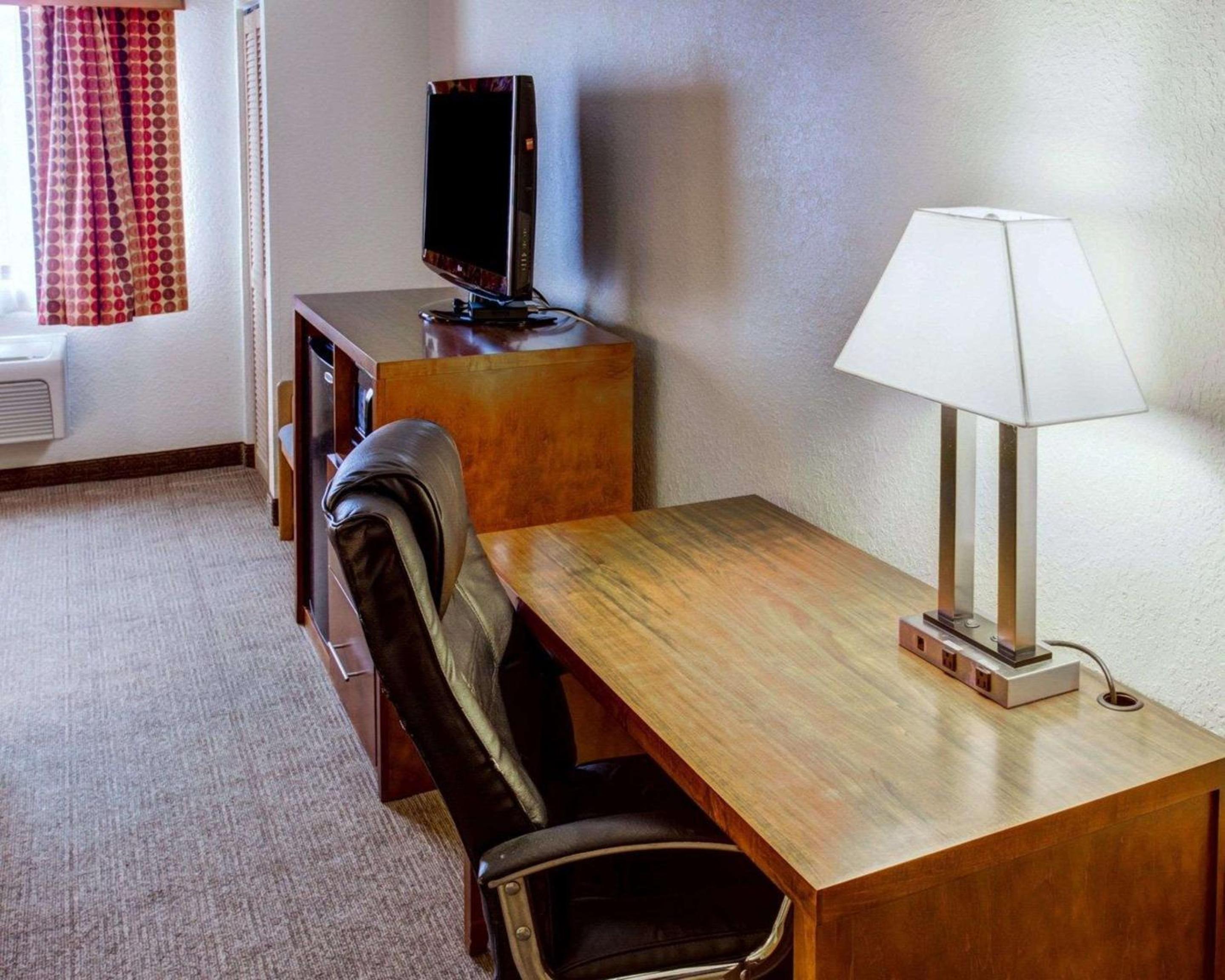 Comfort Inn & Suites North Greenfield view 5