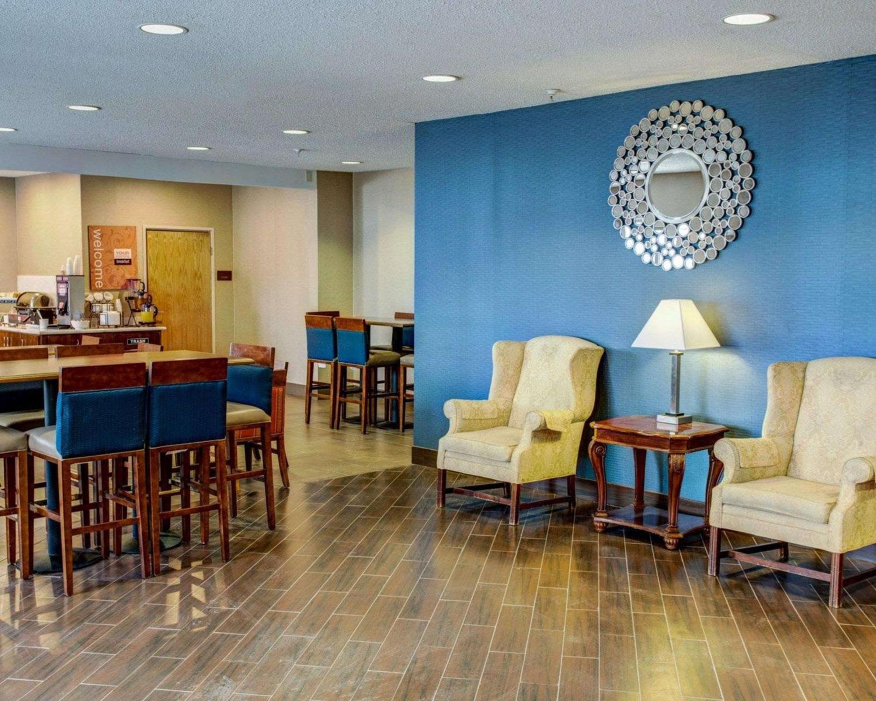 Comfort Inn & Suites North Greenfield view 4