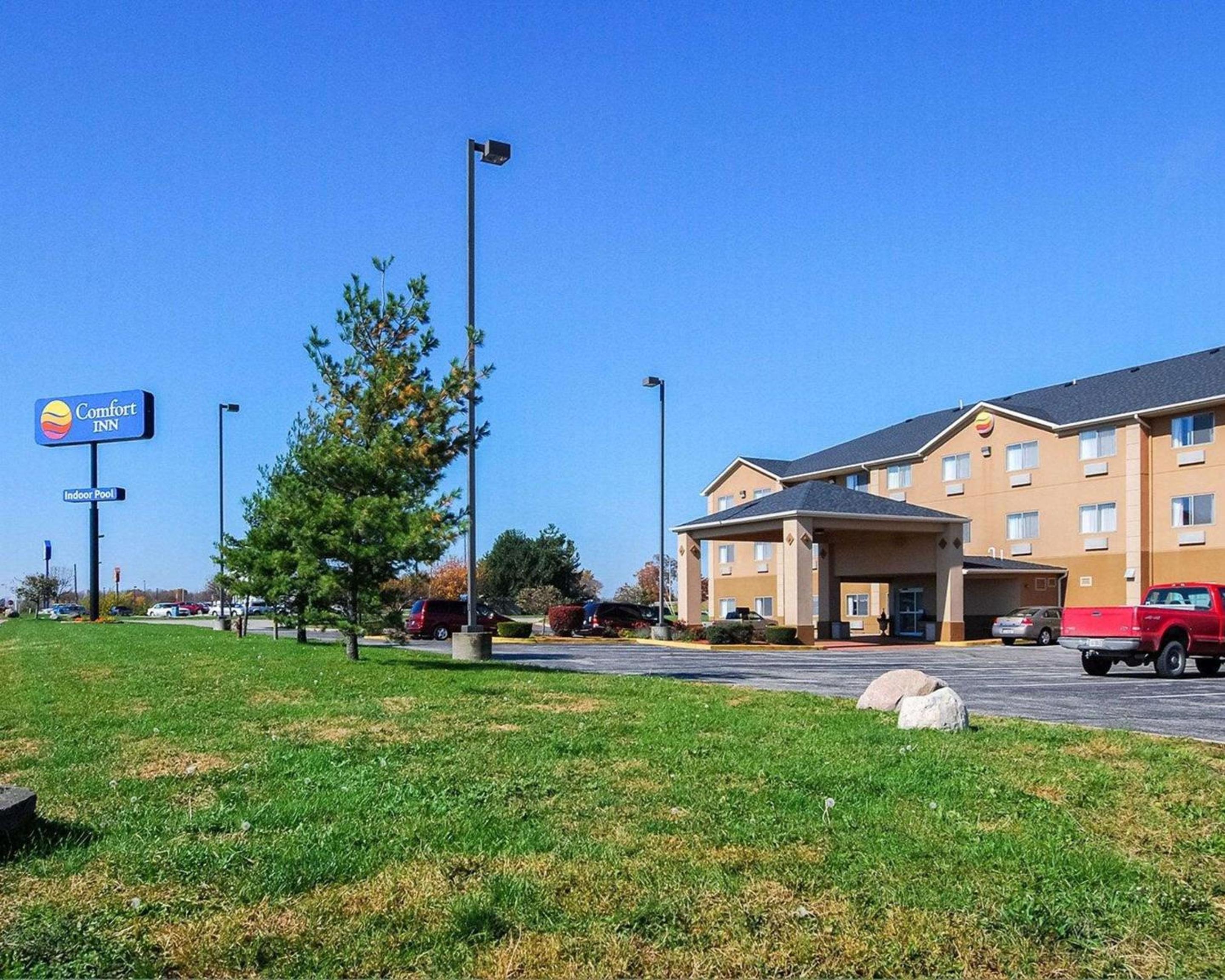 Comfort Inn & Suites North Greenfield view 2
