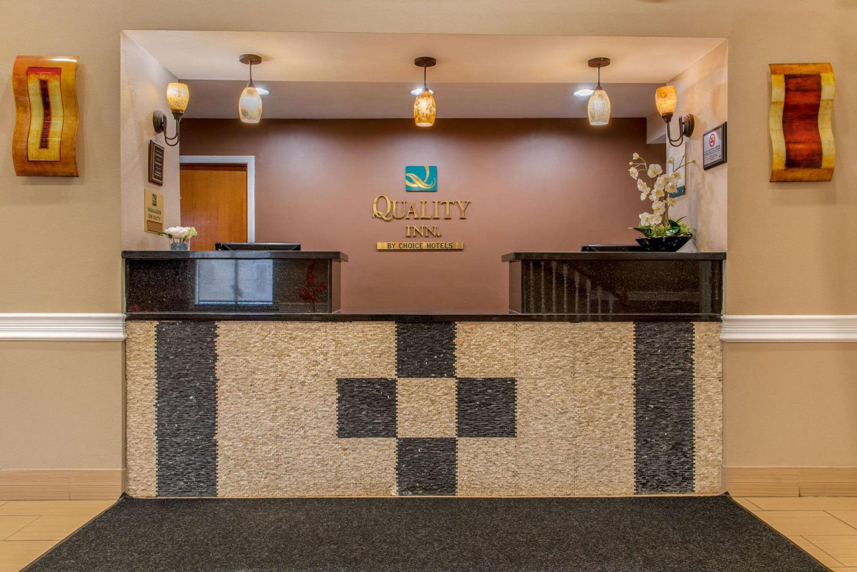 Bloomington Vacations - Quality Inn Bloomington Near University - Property Image 3