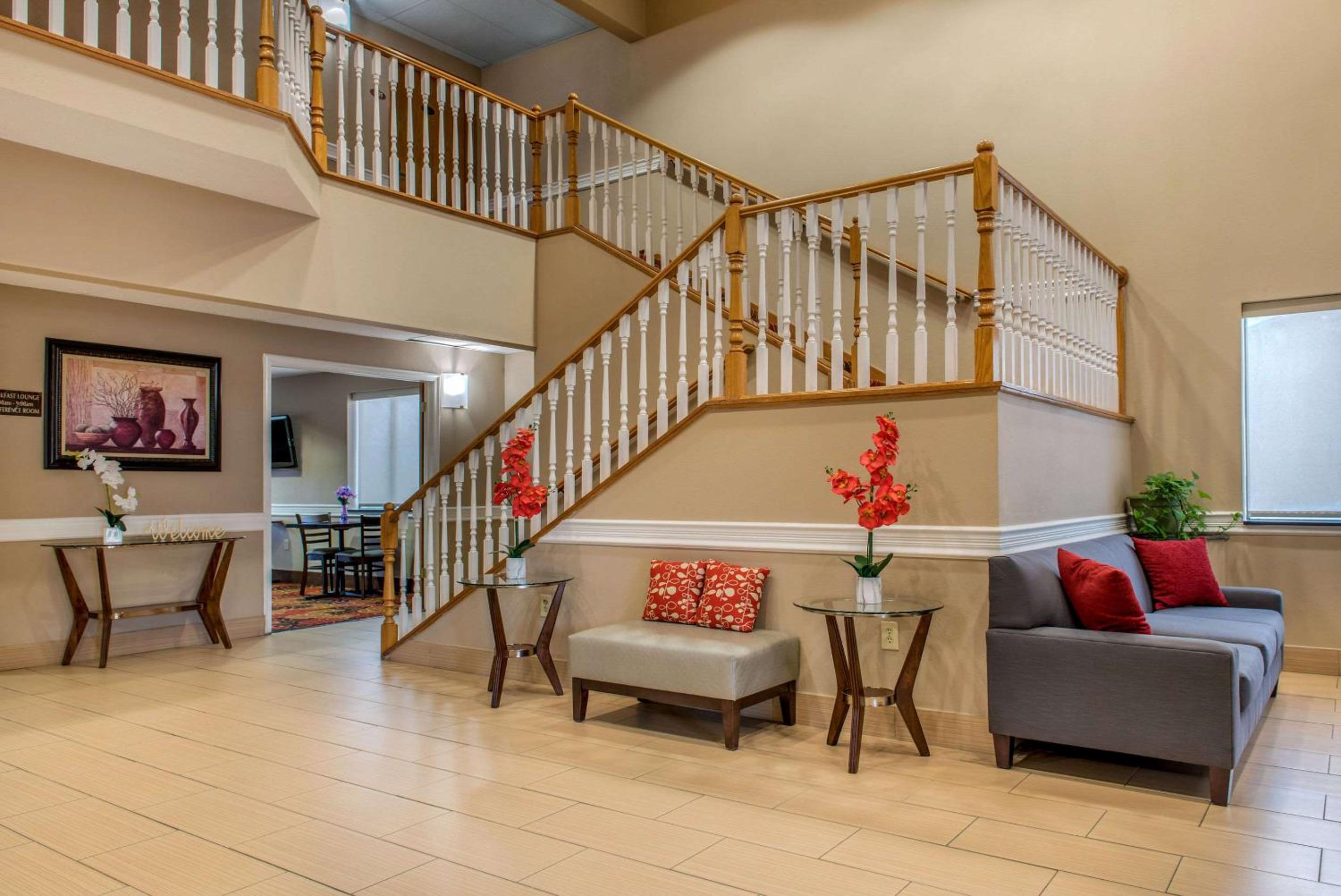 Bloomington Vacations - Quality Inn Bloomington Near University - Property Image 5