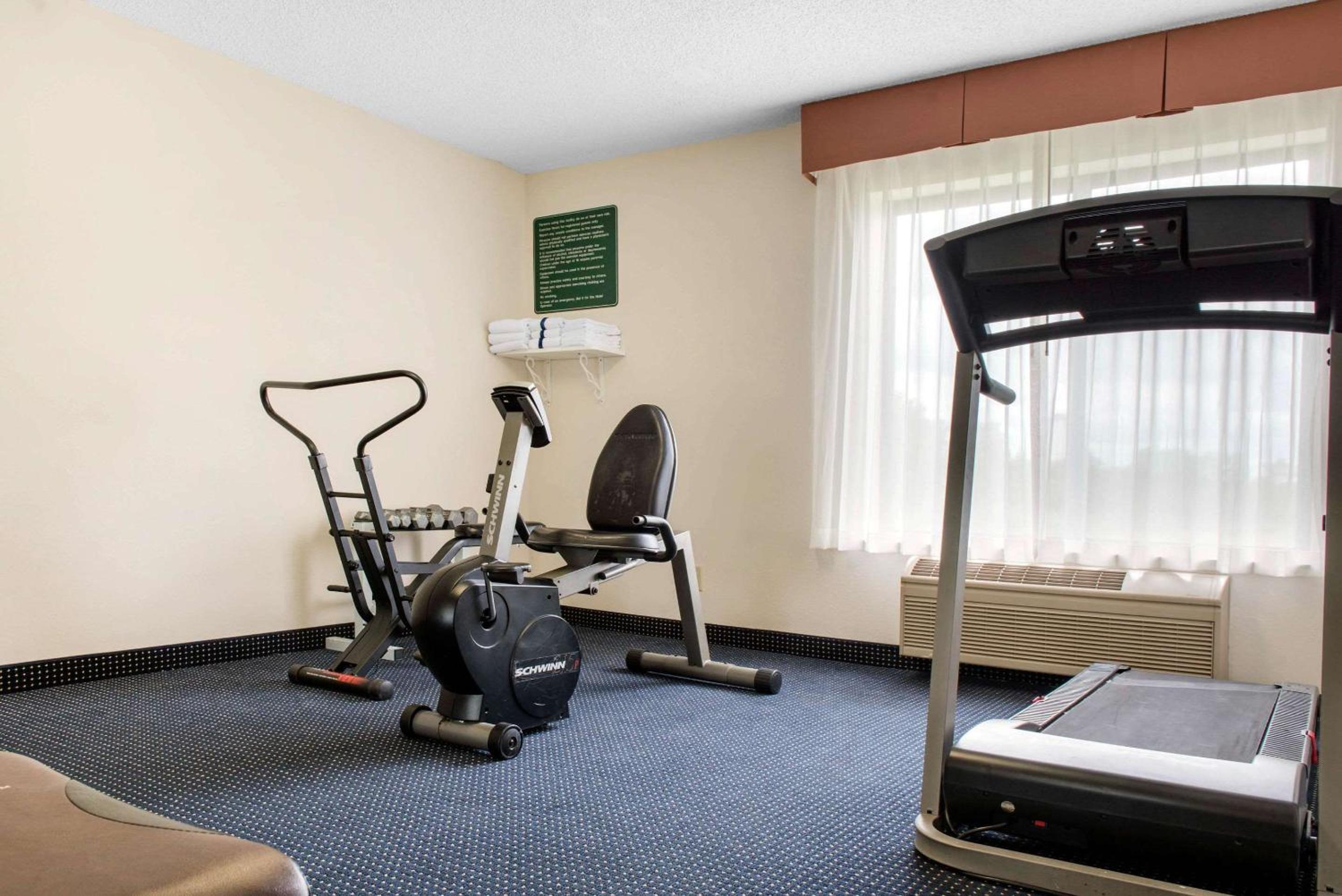Anderson Vacations - Quality Inn  Suites Anderson I-69 - Property Image 11