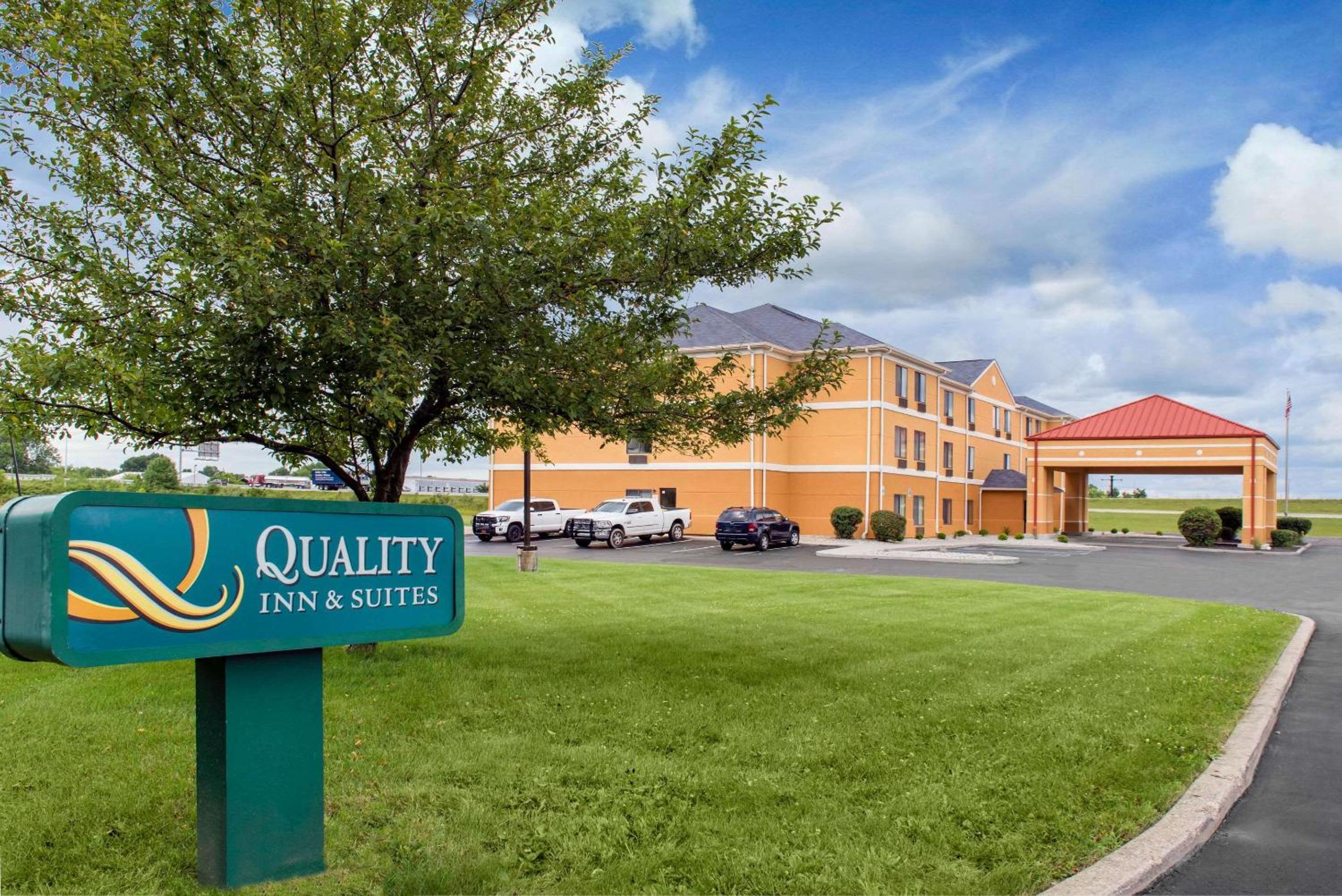 Muncie Vacations - Quality Inn  Suites Anderson I-69 - Property Image 3