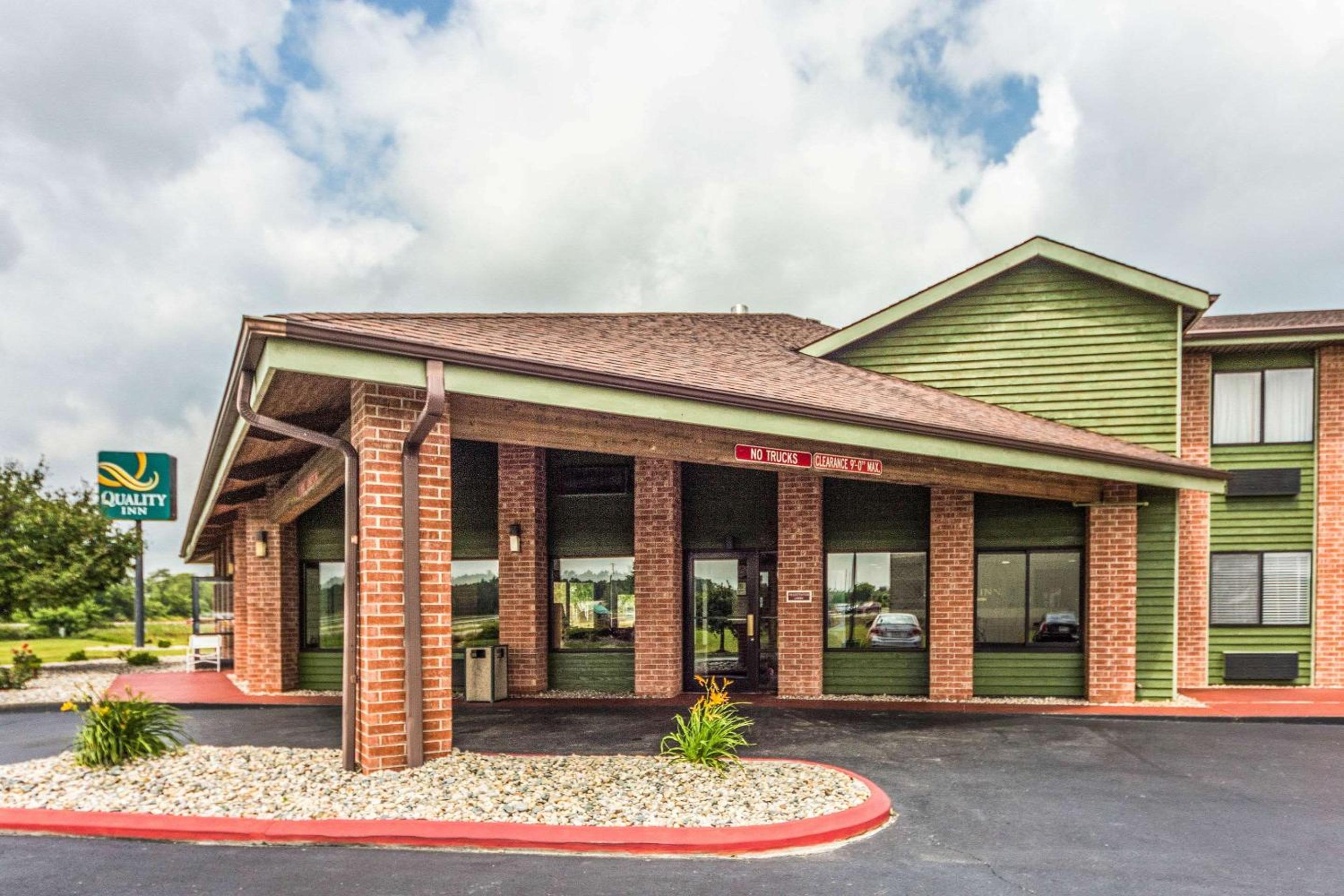 Quality Inn Columbia City near US-30 - Property Image 1