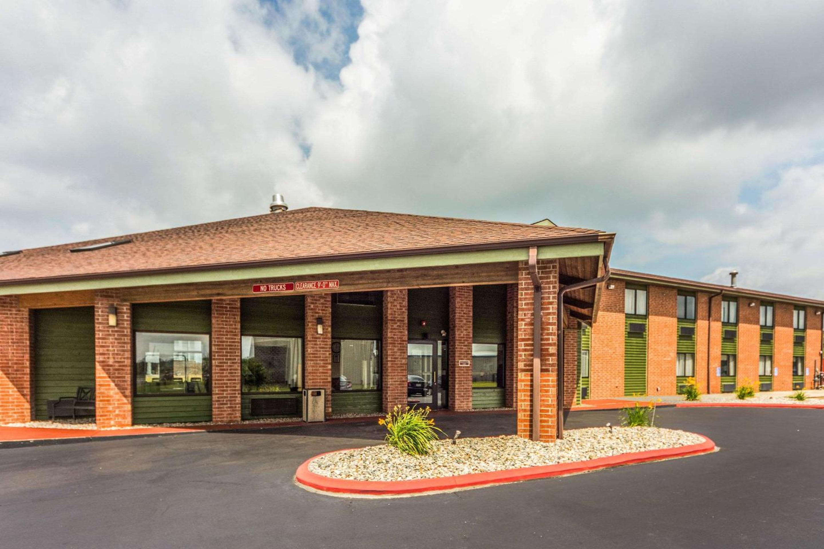 Quality Inn Columbia City near US-30 - Property Image 2