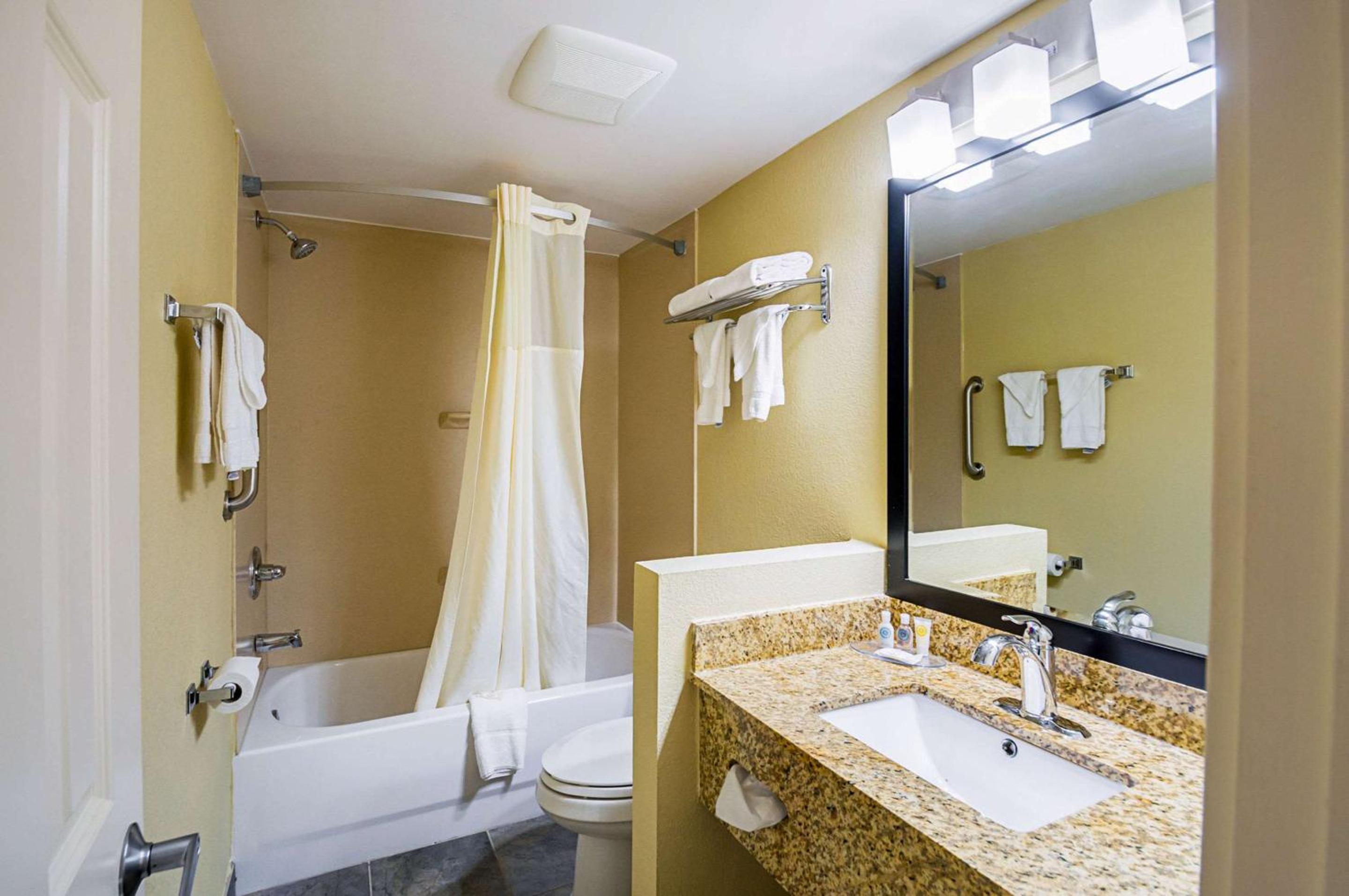Hagerstown Vacations - Quality Inn  Suites - Property Image 7