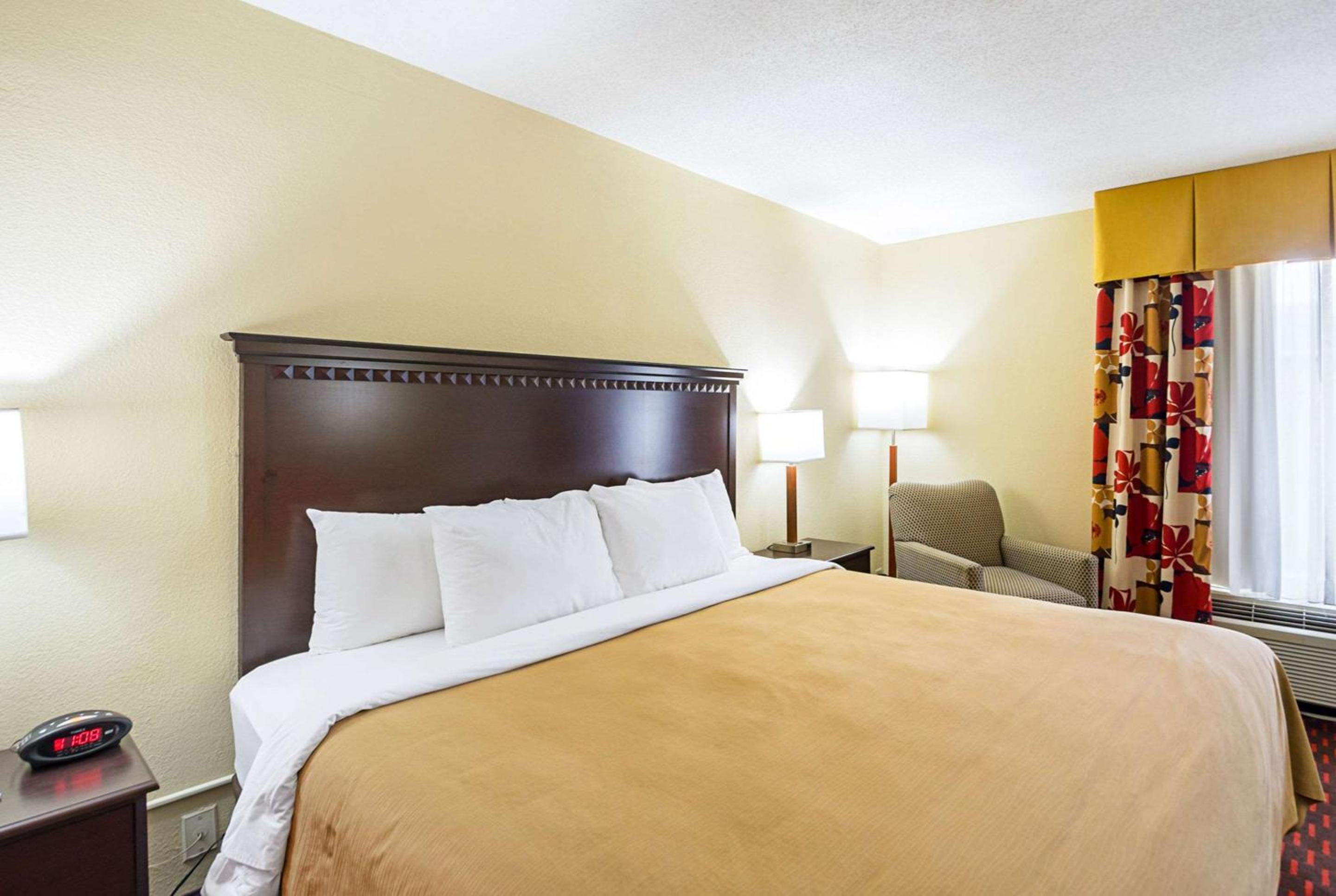 Hagerstown Vacations - Quality Inn Suites - Property Image 41
