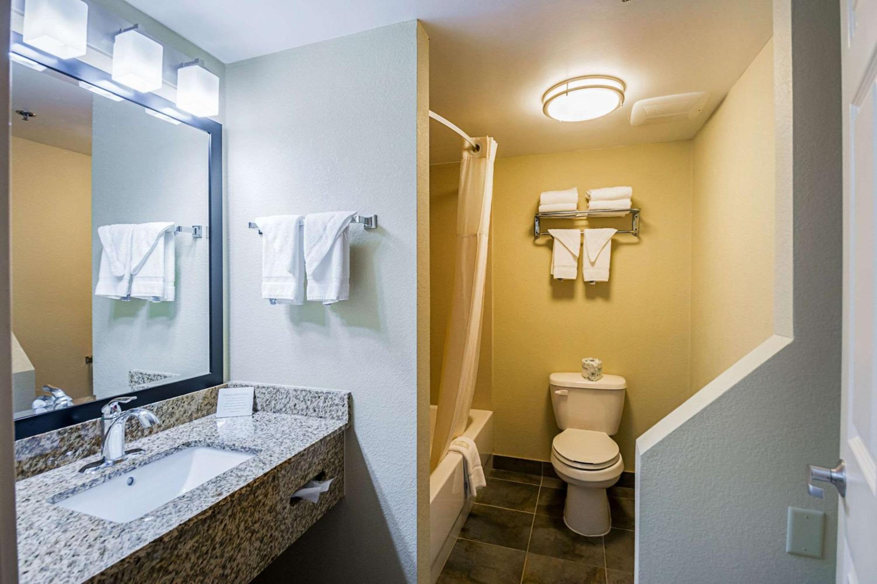 Hagerstown Vacations - Quality Inn  Suites - Property Image 6
