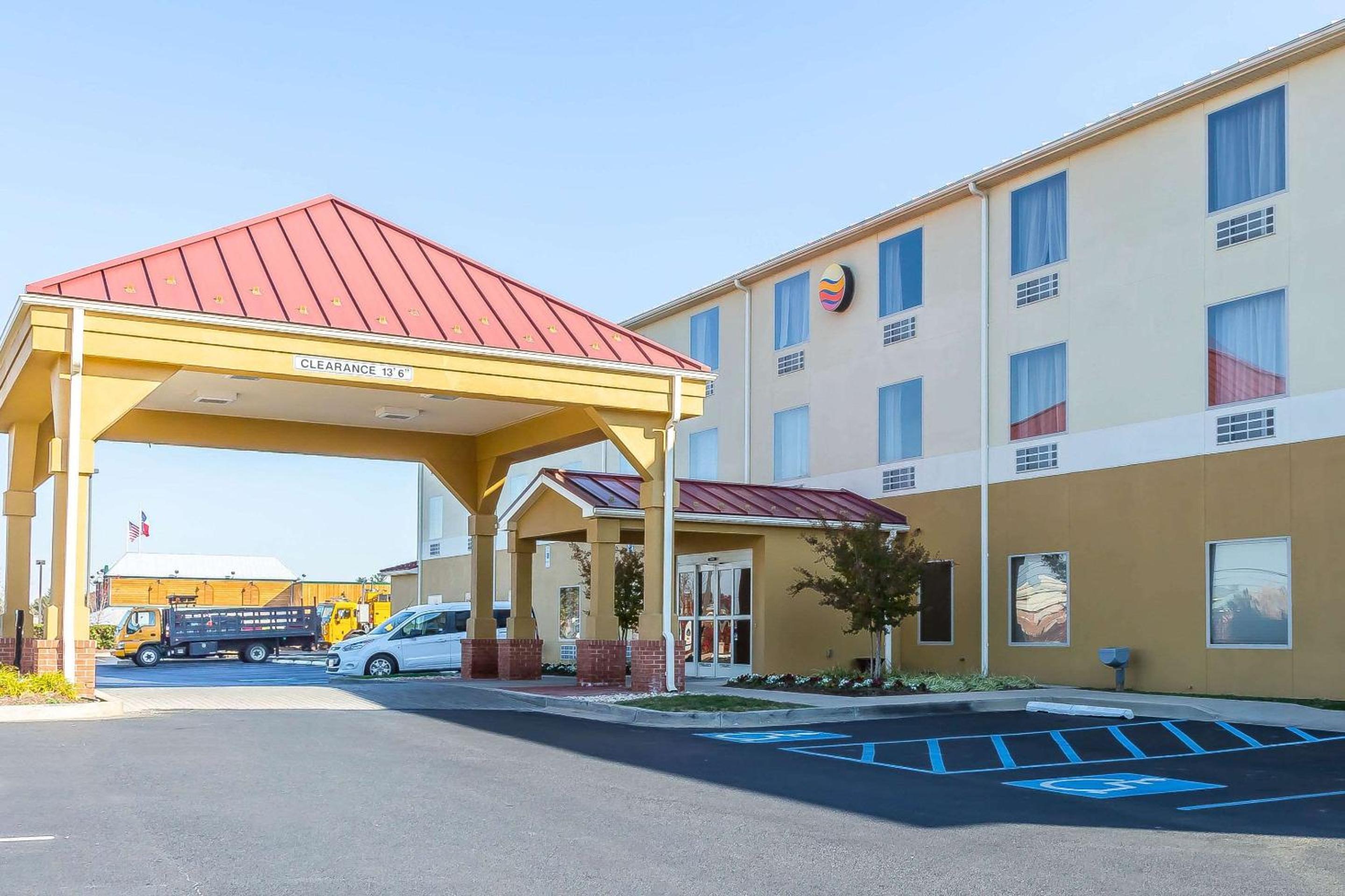 Comfort Inn Frederick - Ballenger Creek view 4