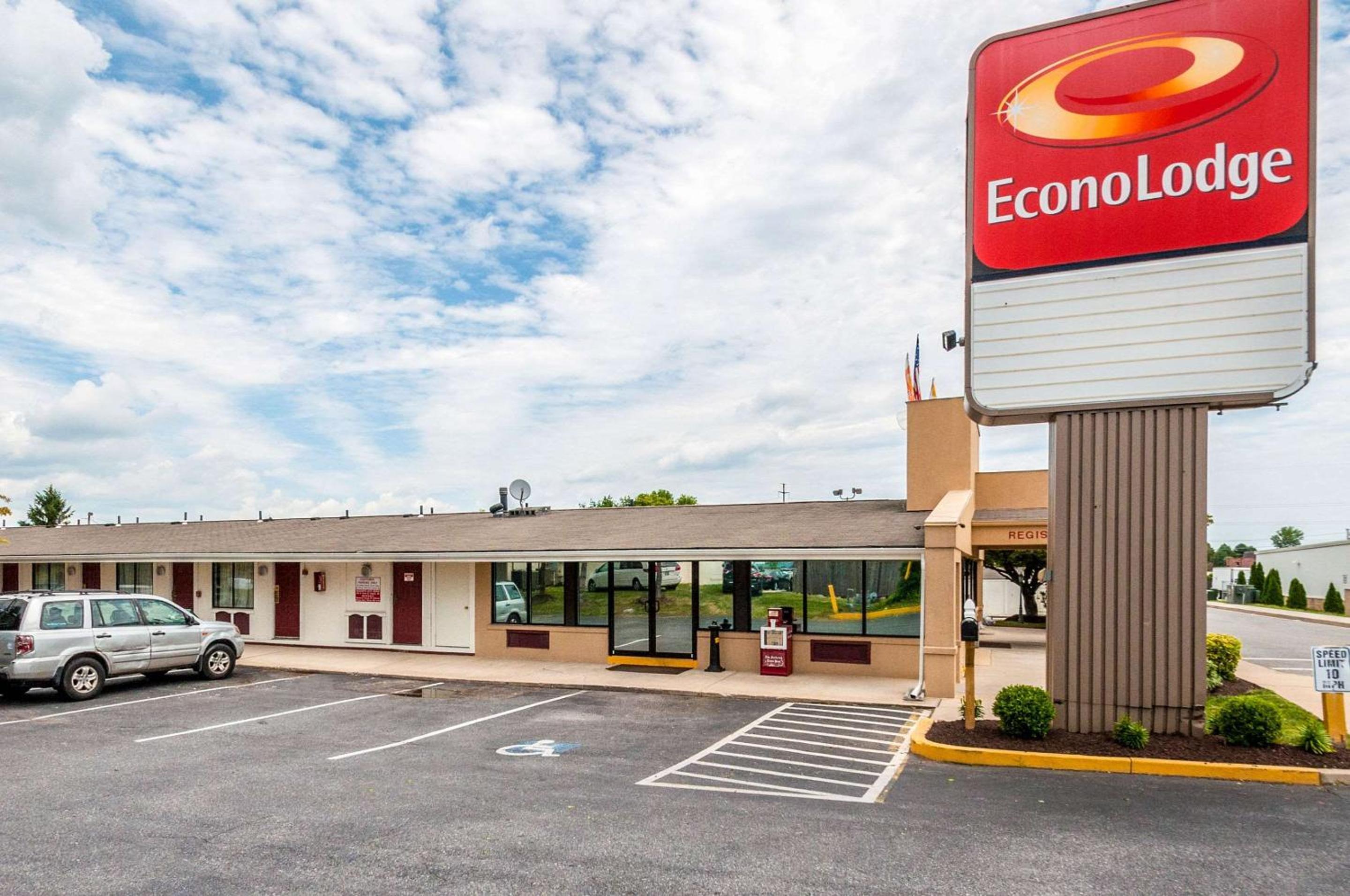 Econo Lodge Frederick I-70 view 2