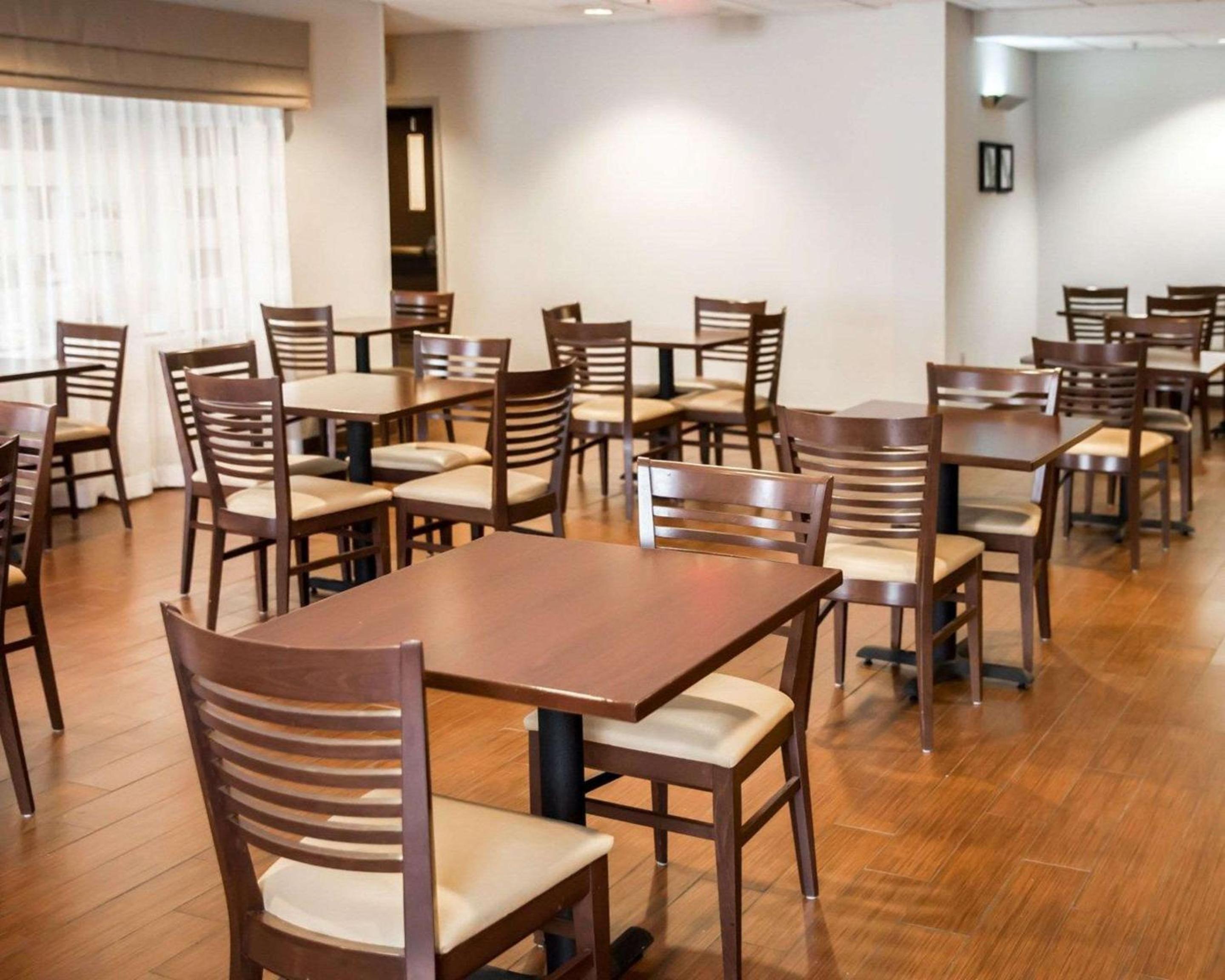 Hagerstown Vacations - Sleep Inn Suites Hagerstown - Property Image 18