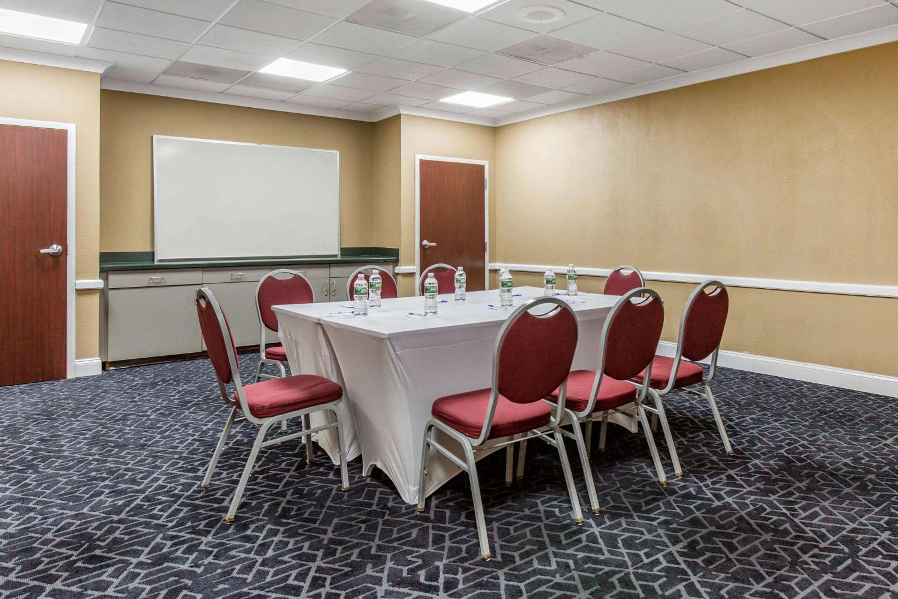 Comfort Inn College Park North - Property Image 7