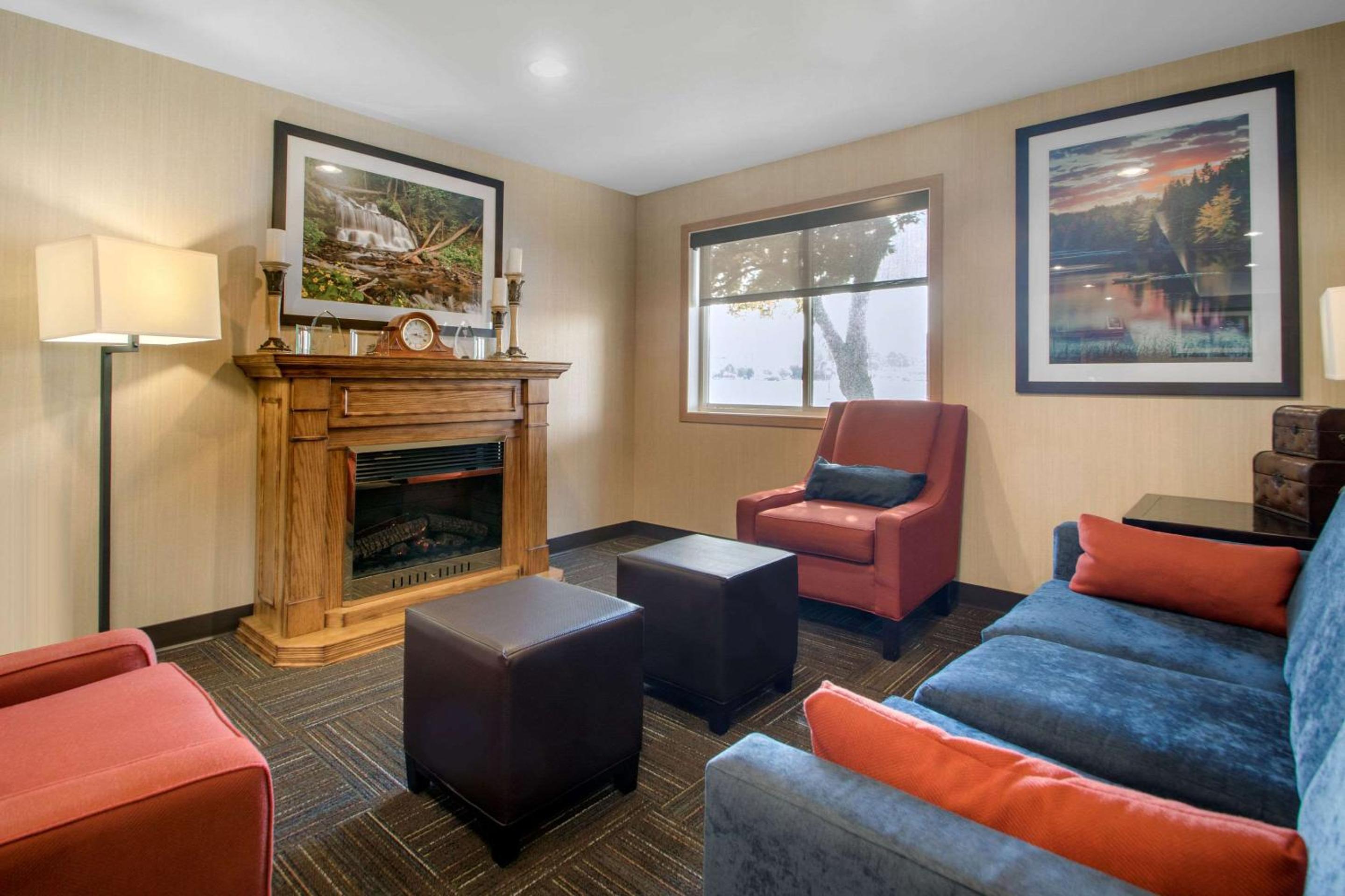Comfort Inn Iron Mountain North view 4